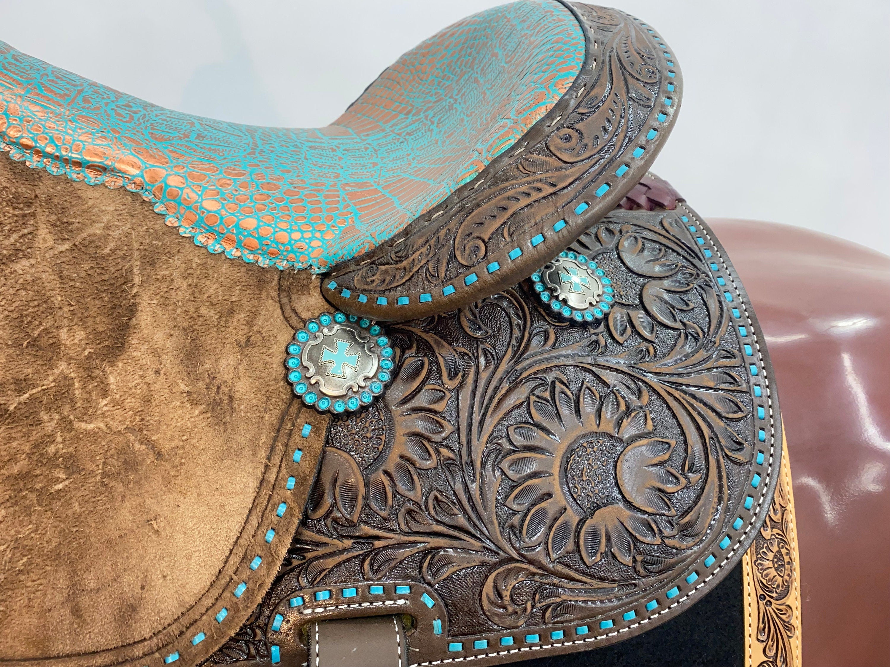 MOUSM Western Saddle for Horse - Handcrafted with Sunflower Tooling and Turquoise Stitching Built on a Rawhide Covered Fiber Tree and Fancy Concho, Seat Size: 13"-17" Inches