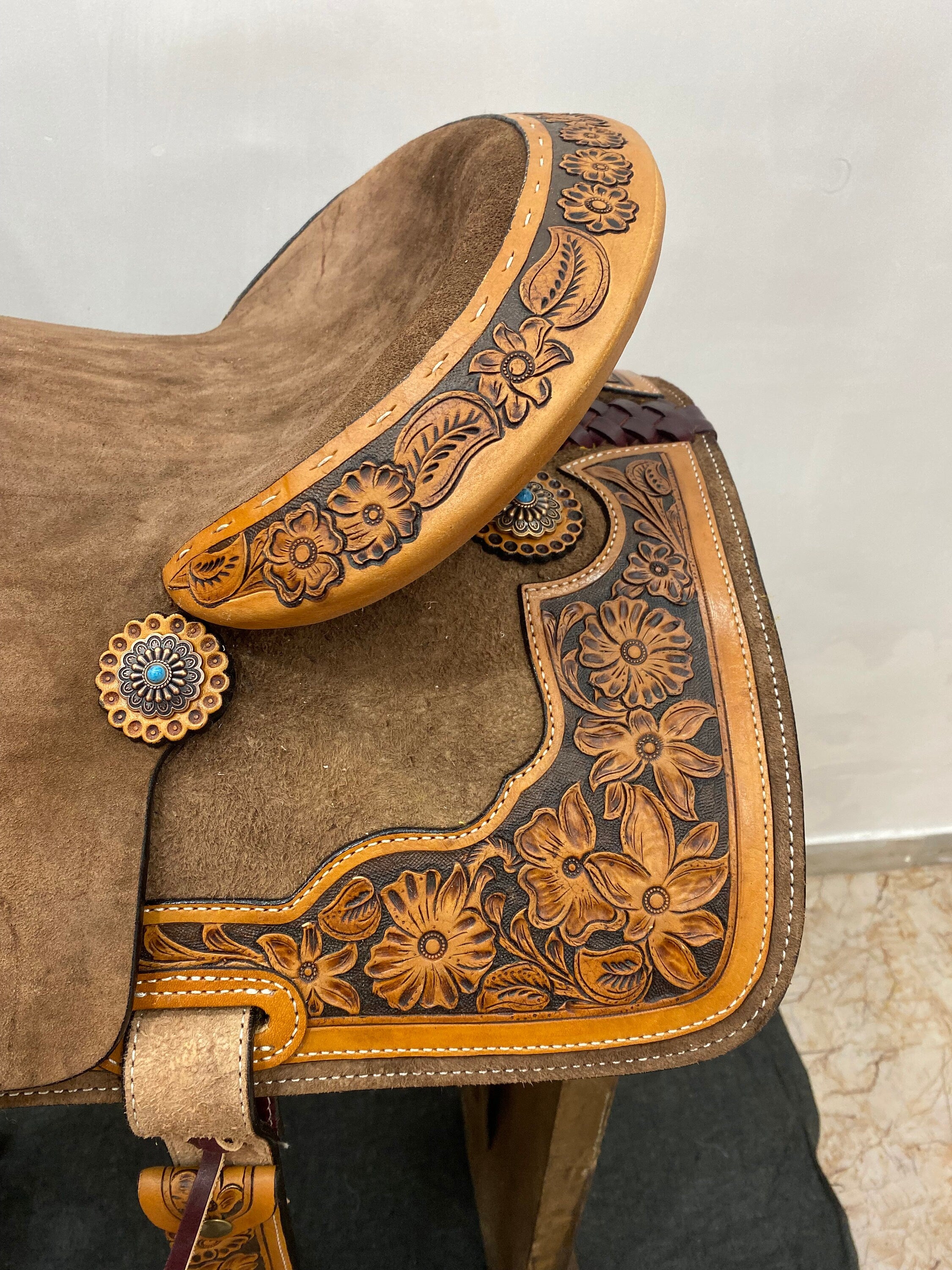 MOUSM Western Horse Saddle - Handcrafted with Hand-Tooled Flower Design, Build on Rawhide Covered Fiber Tree and Fancy Concho, Seat Sizes:13"-17" Inches