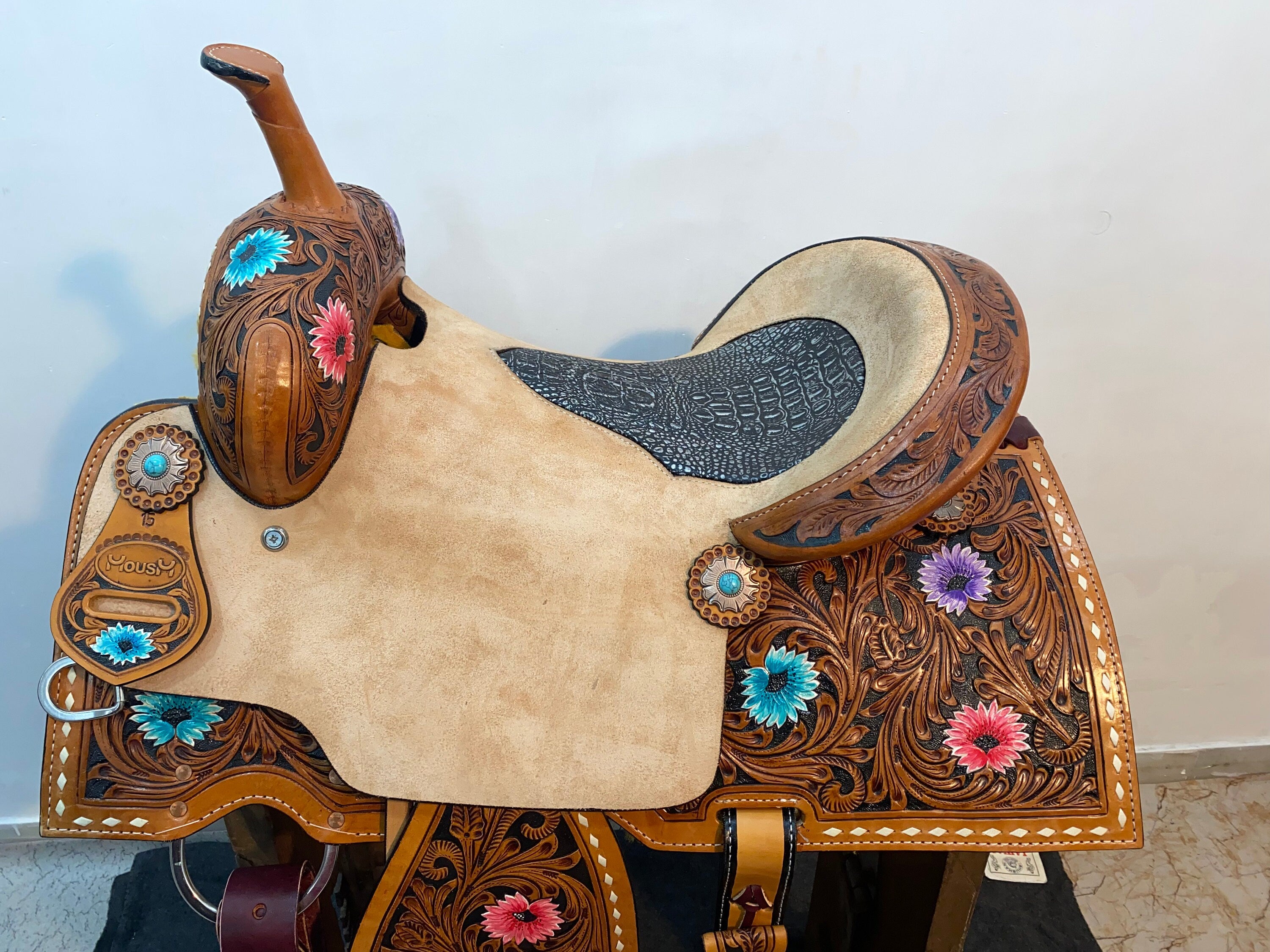 MOUSM Western Horse Saddle - Premium Quality Leather Barrel Saddle Built on a Rawhide Covered Fiber Tree with Hand-Tooled Flower Design, Seat Sizes: 13"-17" Inches