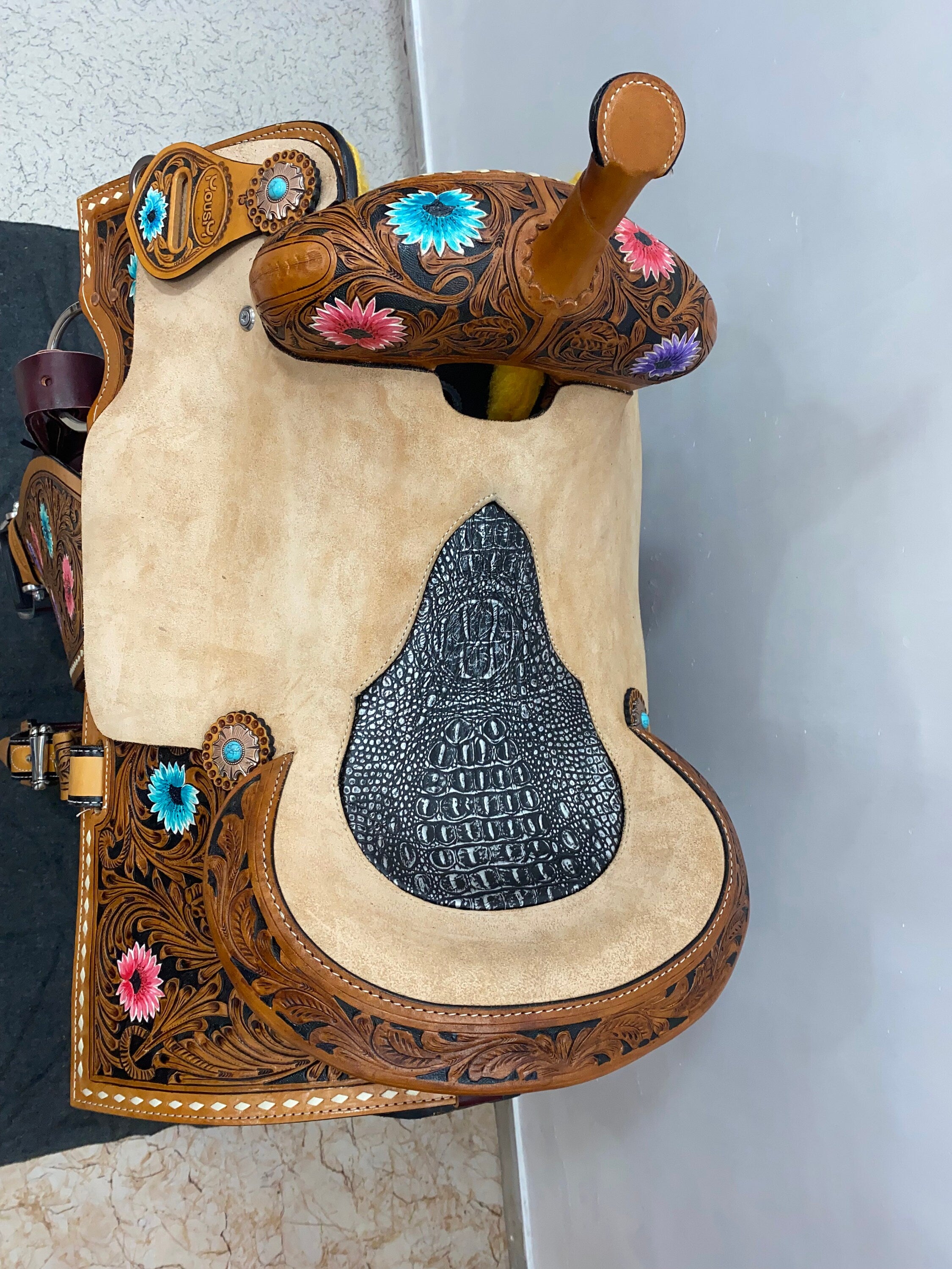 MOUSM Western Horse Saddle - Premium Quality Leather Barrel Saddle Built on a Rawhide Covered Fiber Tree with Hand-Tooled Flower Design, Seat Sizes: 13"-17" Inches