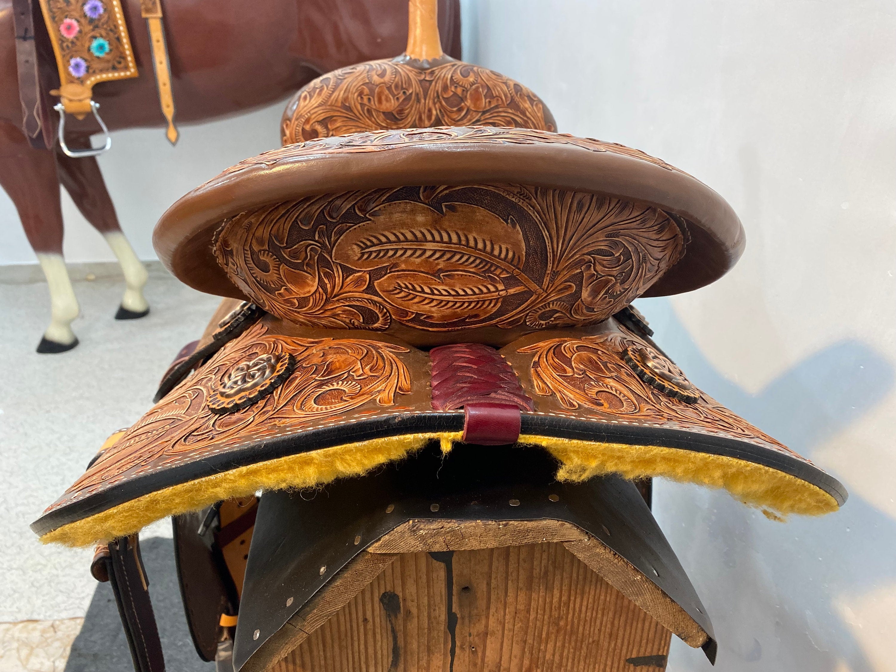 MOUSM Western Saddle - Handcrafted Leather Horse Barrel Saddle with Hand-Tooled Floral Design, Built on Rawhide Covered Fiber Tree, Available Sizes: 13"-17" Inches Seat