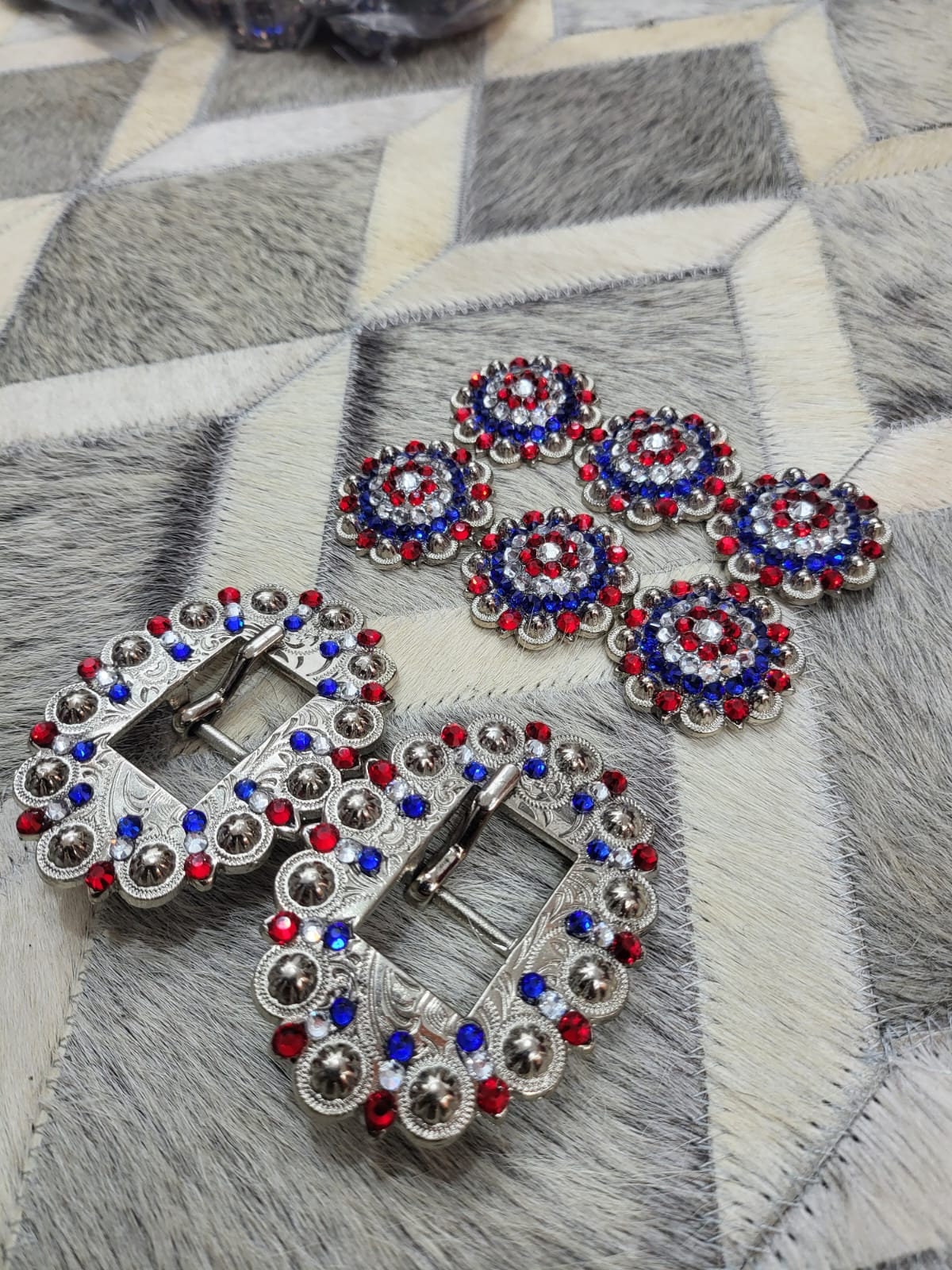 Antique Conchos Decorated with Red Royal White Stones Bling Buckle Set Handcrafted Mandala Design Floral Pattern Western Conchos for Saddle