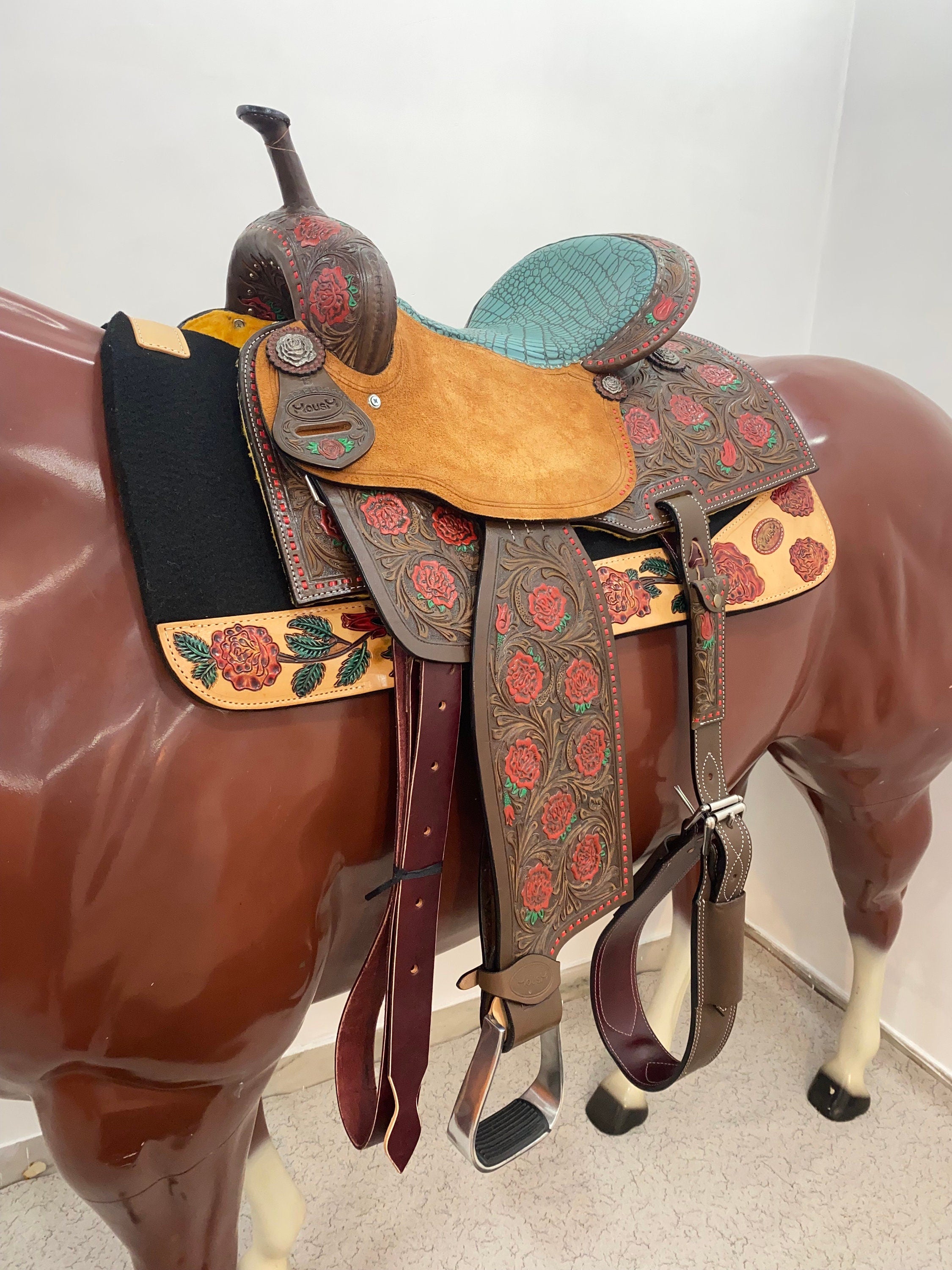 MOUSM Western Saddle - Handcrafted Barrel Saddle with Hand-Tooled Rose and Leaves Built on a Rawhide Covered Fiber Tree, Fancy Concho, Seat Size: 13"-17" Inches