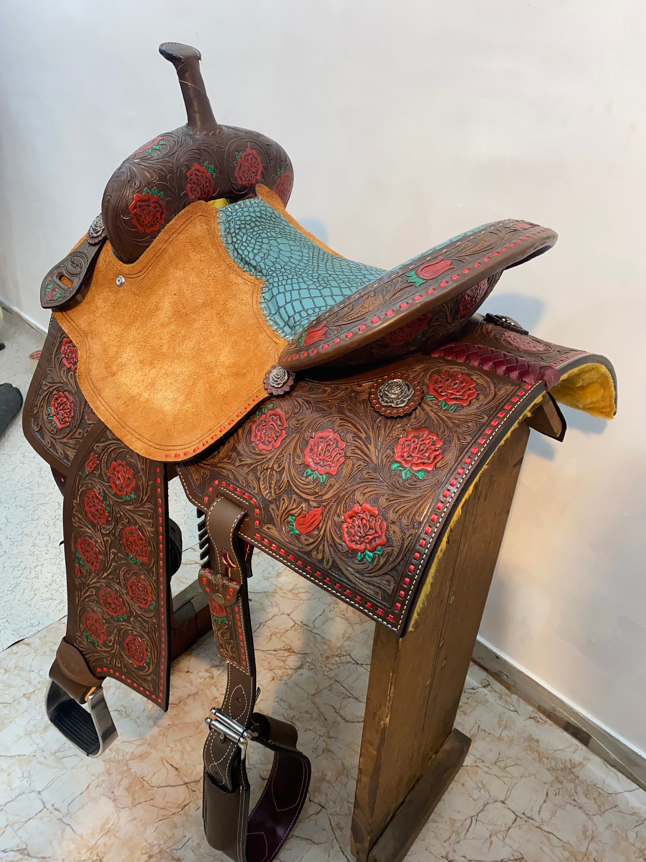 MOUSM Western Saddle - Handcrafted Barrel Saddle with Hand-Tooled Rose and Leaves Built on a Rawhide Covered Fiber Tree, Fancy Concho, Seat Size: 13"-17" Inches