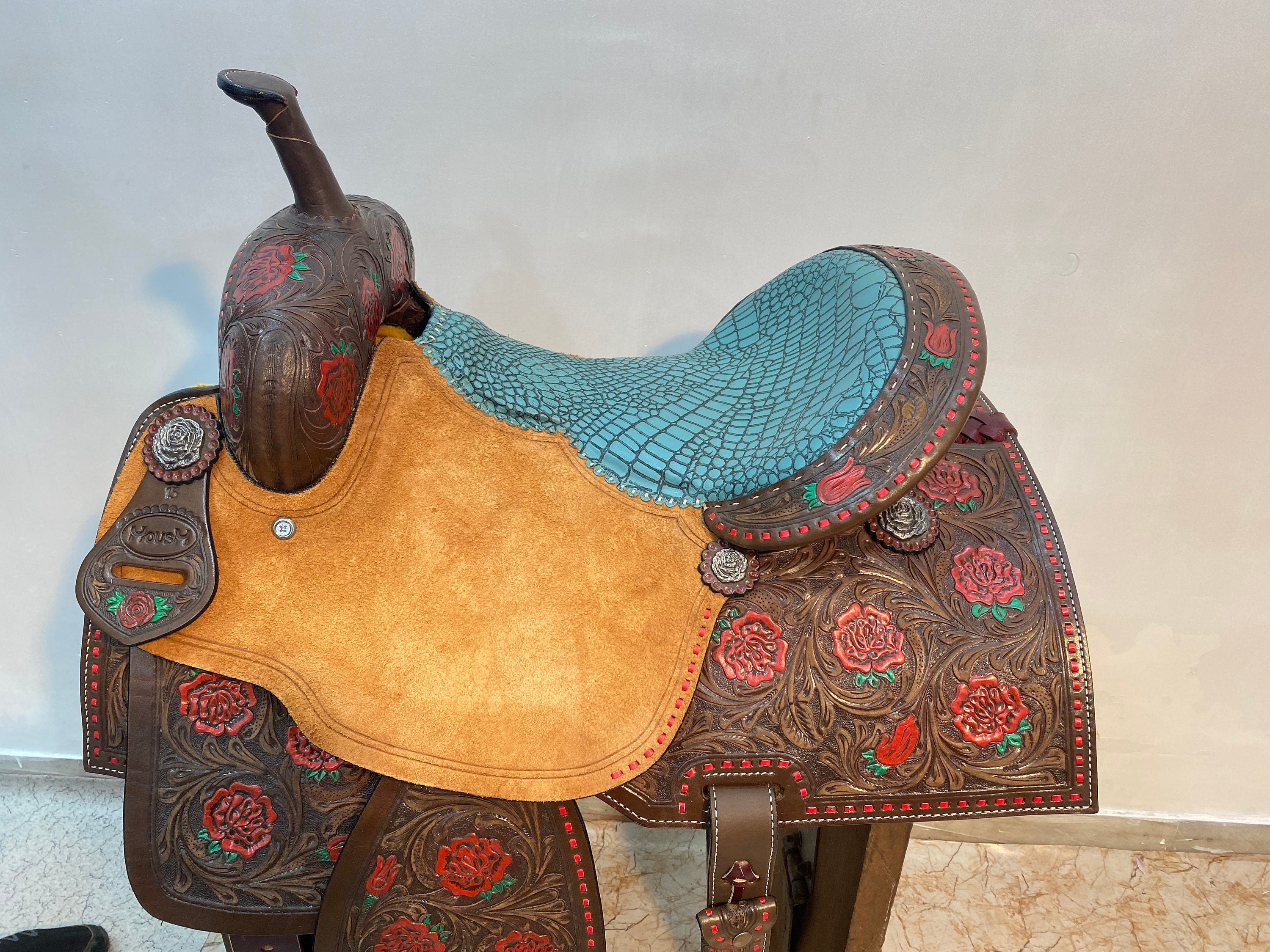 MOUSM Western Saddle - Handcrafted Barrel Saddle with Hand-Tooled Rose and Leaves Built on a Rawhide Covered Fiber Tree, Fancy Concho, Seat Size: 13"-17" Inches