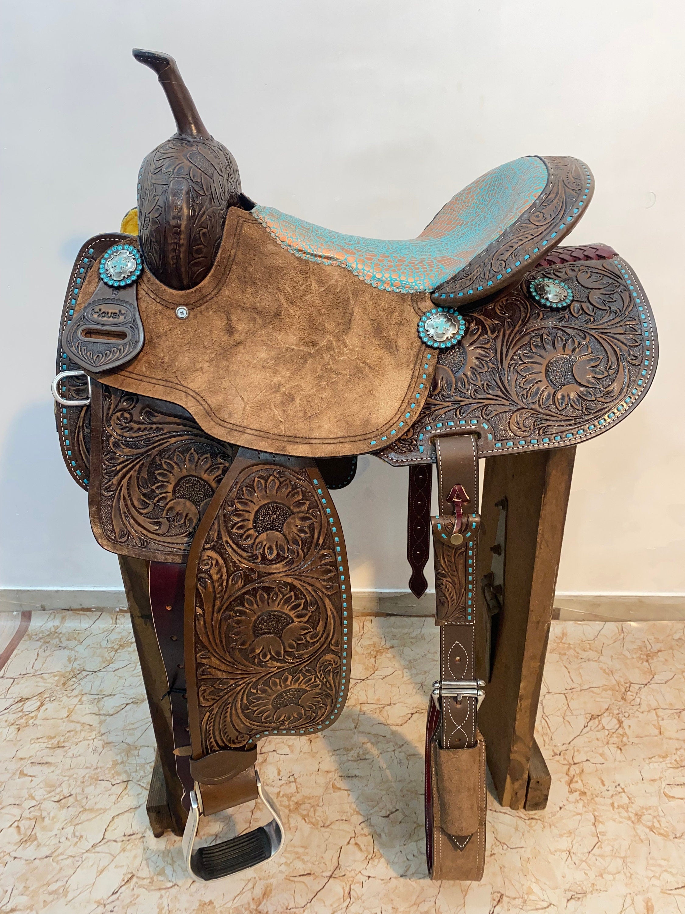 MOUSM Western Saddle for Horse - Handcrafted with Sunflower Tooling and Turquoise Stitching Built on a Rawhide Covered Fiber Tree and Fancy Concho, Seat Size: 13"-17" Inches
