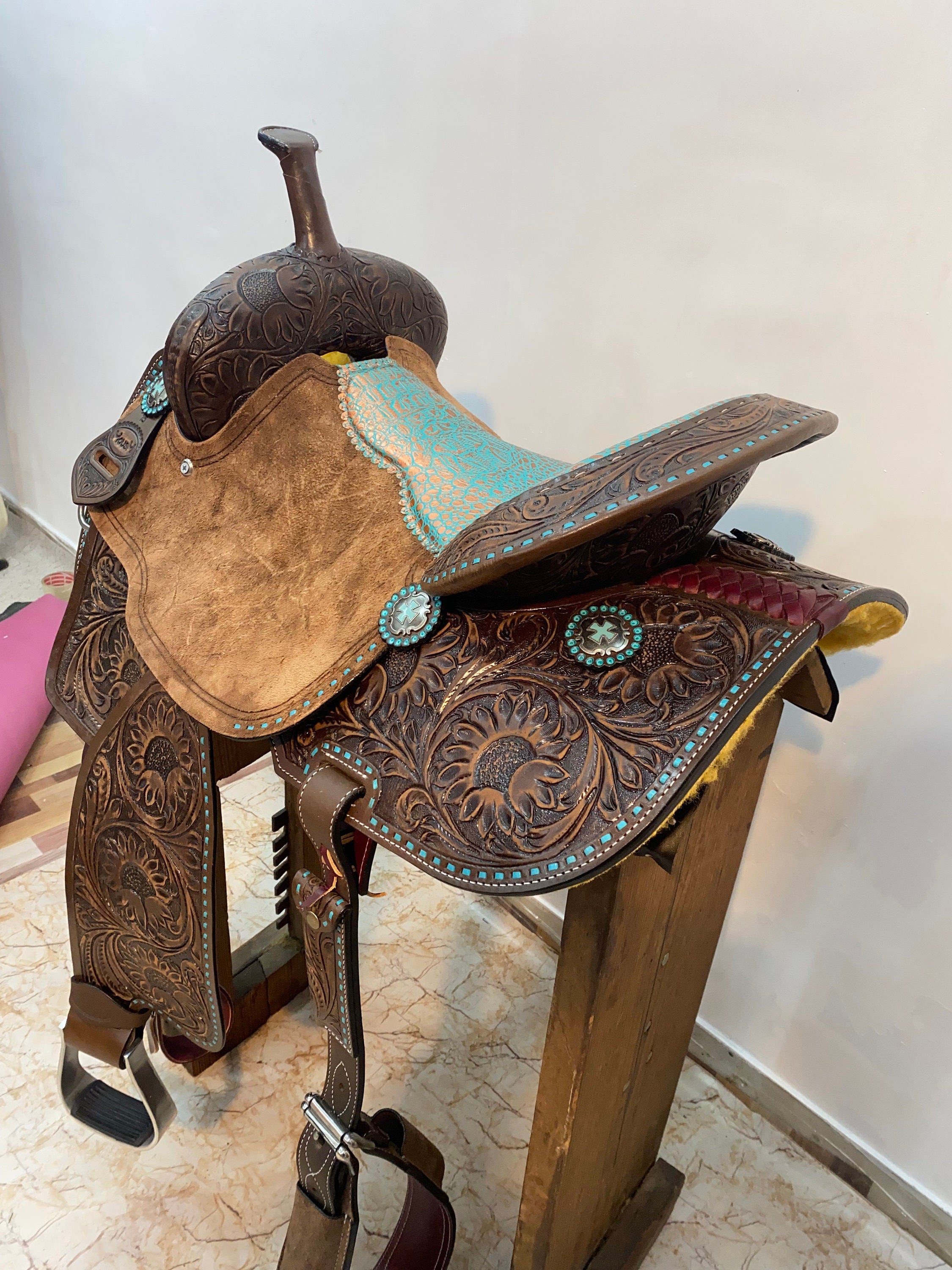 MOUSM Western Saddle for Horse - Handcrafted with Sunflower Tooling and Turquoise Stitching Built on a Rawhide Covered Fiber Tree and Fancy Concho, Seat Size: 13"-17" Inches