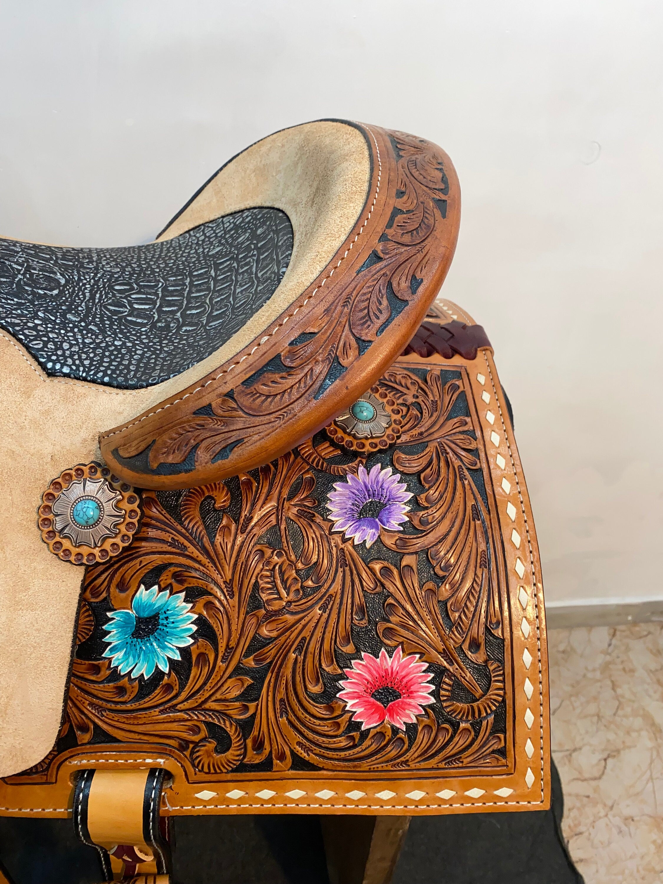 MOUSM Western Horse Saddle - Premium Quality Leather Barrel Saddle Built on a Rawhide Covered Fiber Tree with Hand-Tooled Flower Design, Seat Sizes: 13"-17" Inches