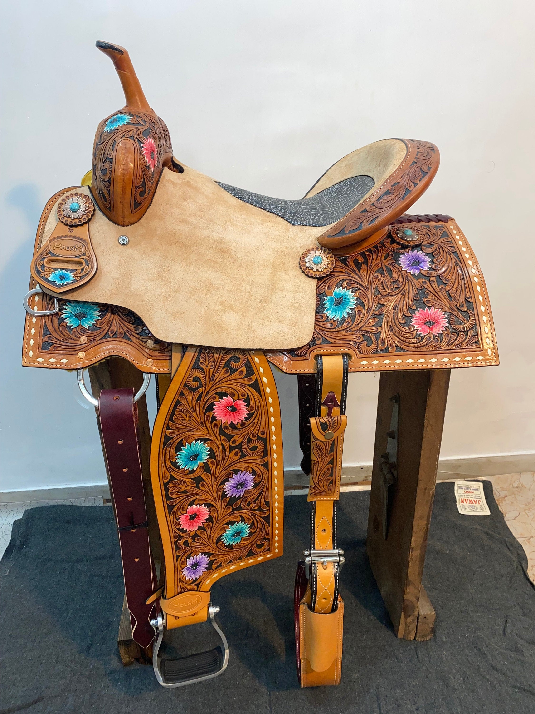 MOUSM Western Horse Saddle - Premium Quality Leather Barrel Saddle Built on a Rawhide Covered Fiber Tree with Hand-Tooled Flower Design, Seat Sizes: 13"-17" Inches