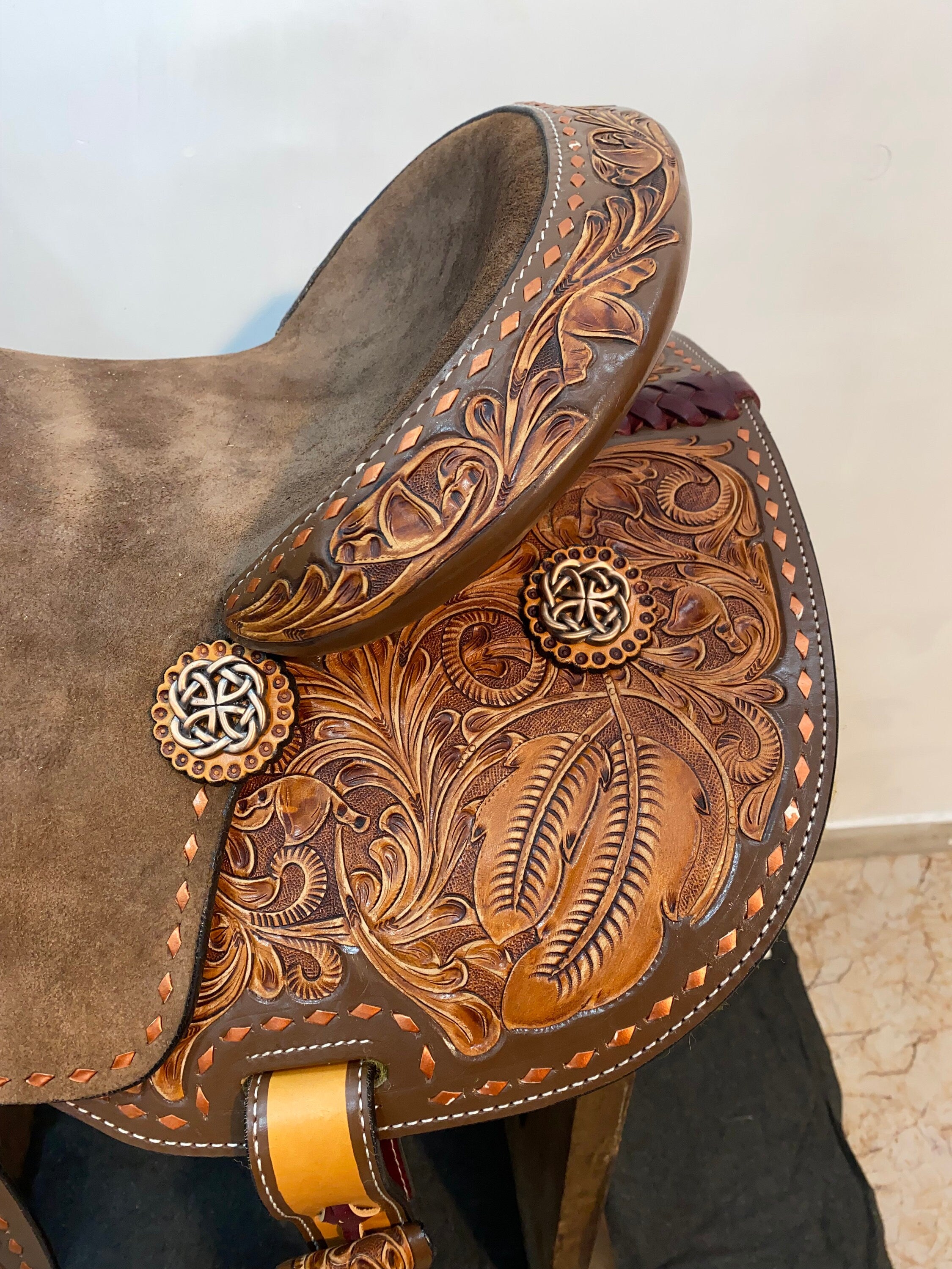 MOUSM Western Saddle - Handcrafted Leather Horse Barrel Saddle with Hand-Tooled Floral Design, Built on Rawhide Covered Fiber Tree, Available Sizes: 13"-17" Inches Seat