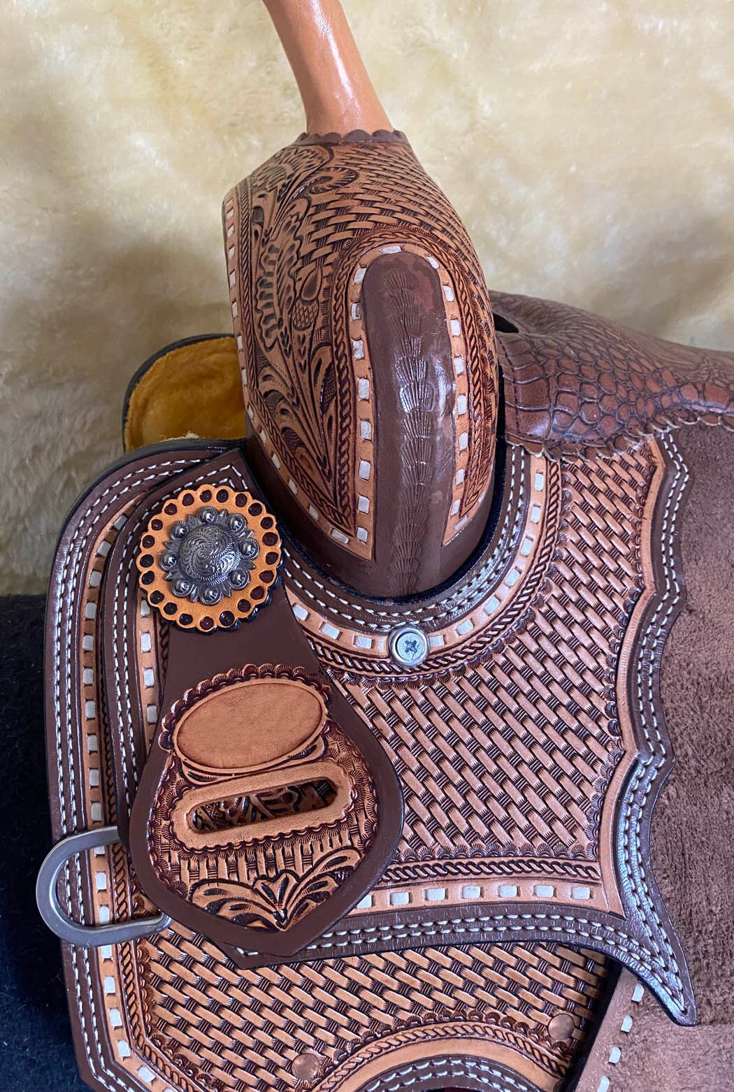 MOUSM Western Barrel Racing Saddle - Premium Argentina Leather Saddle Handcrafted with Basket Tooling and Carved Floral Design, Seat Size: 14"-17" Inches