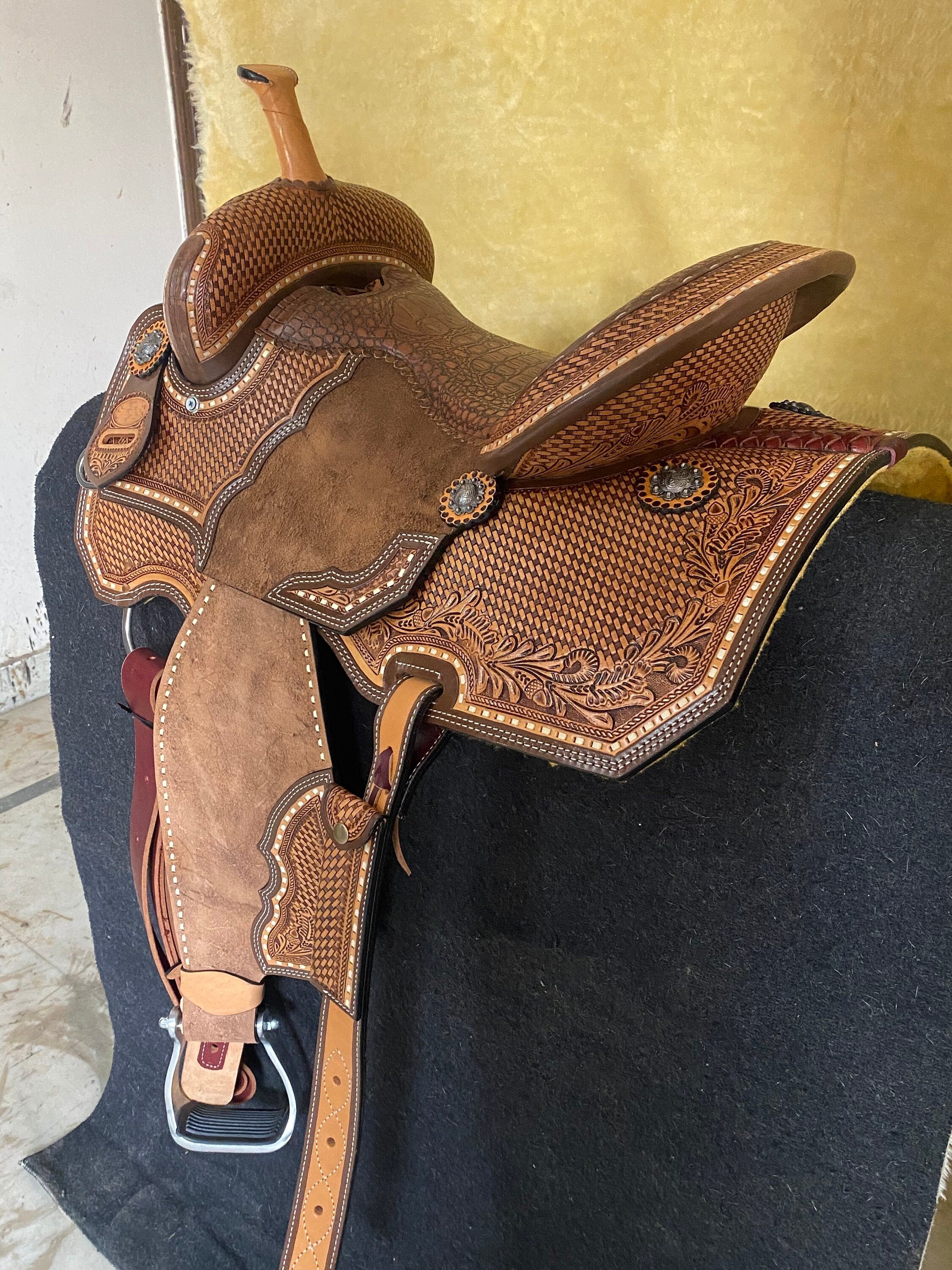 MOUSM Western Barrel Racing Saddle - Premium Argentina Leather Saddle Handcrafted with Basket Tooling and Carved Floral Design, Seat Size: 14"-17" Inches