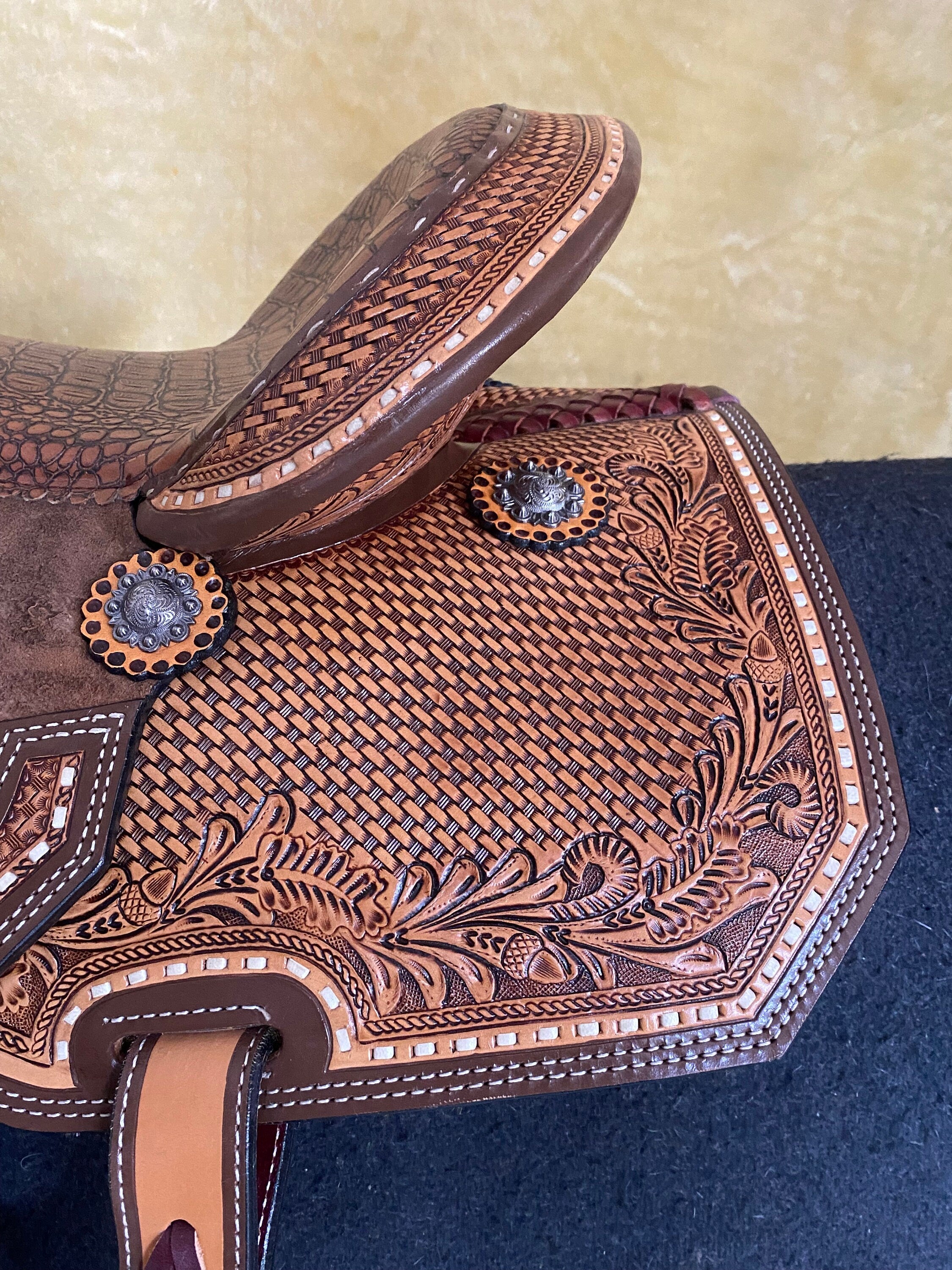 MOUSM Western Barrel Racing Saddle - Premium Argentina Leather Saddle Handcrafted with Basket Tooling and Carved Floral Design, Seat Size: 14"-17" Inches