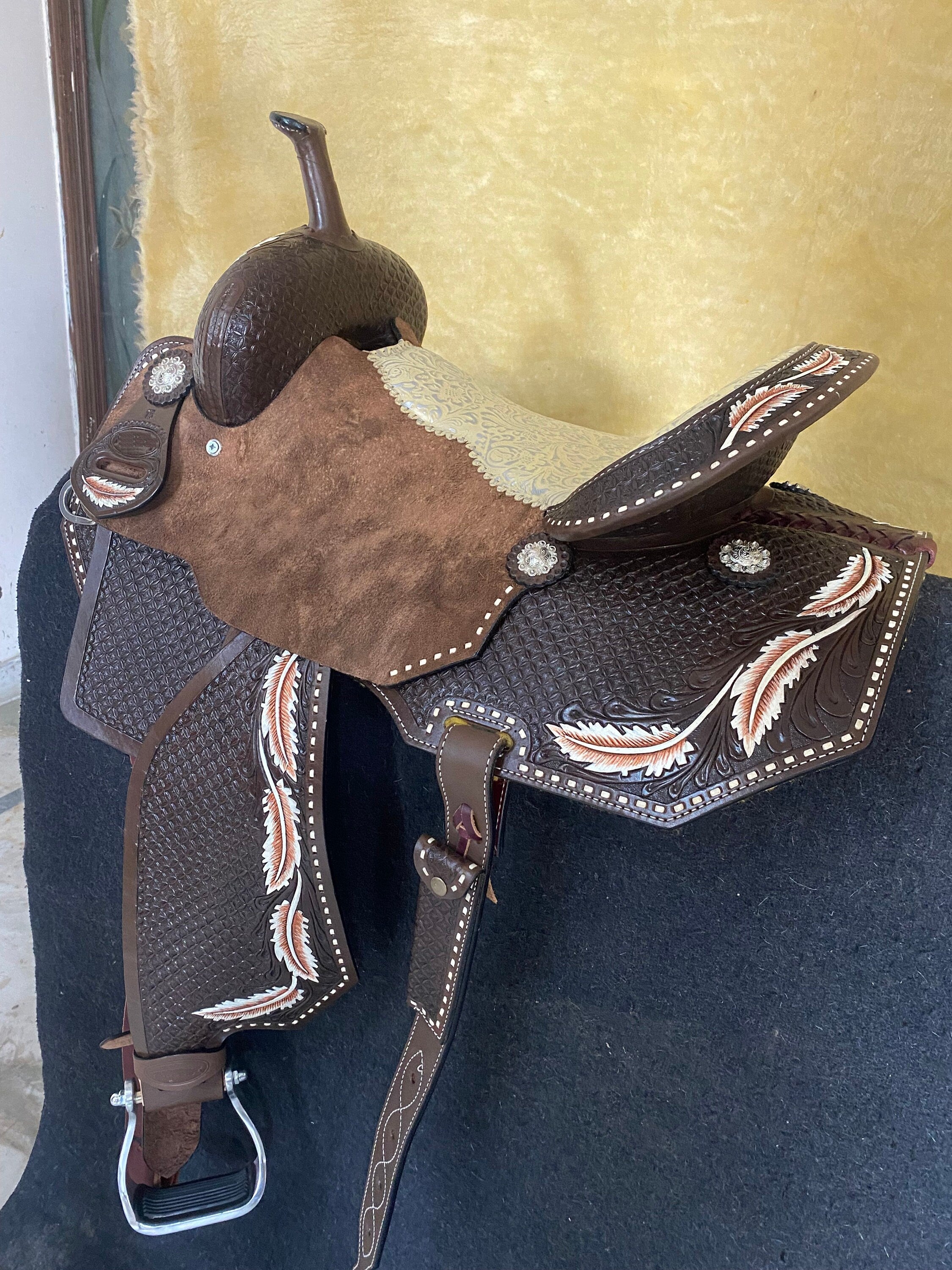 MOUSM Western Barrel Racing Saddle - Handcrafted with Colorful Feather Carving, Argentina Cow Leather Saddle Built On a Rawhide-Covered Fiber Tree, Seat Size: 14"–17" Inches