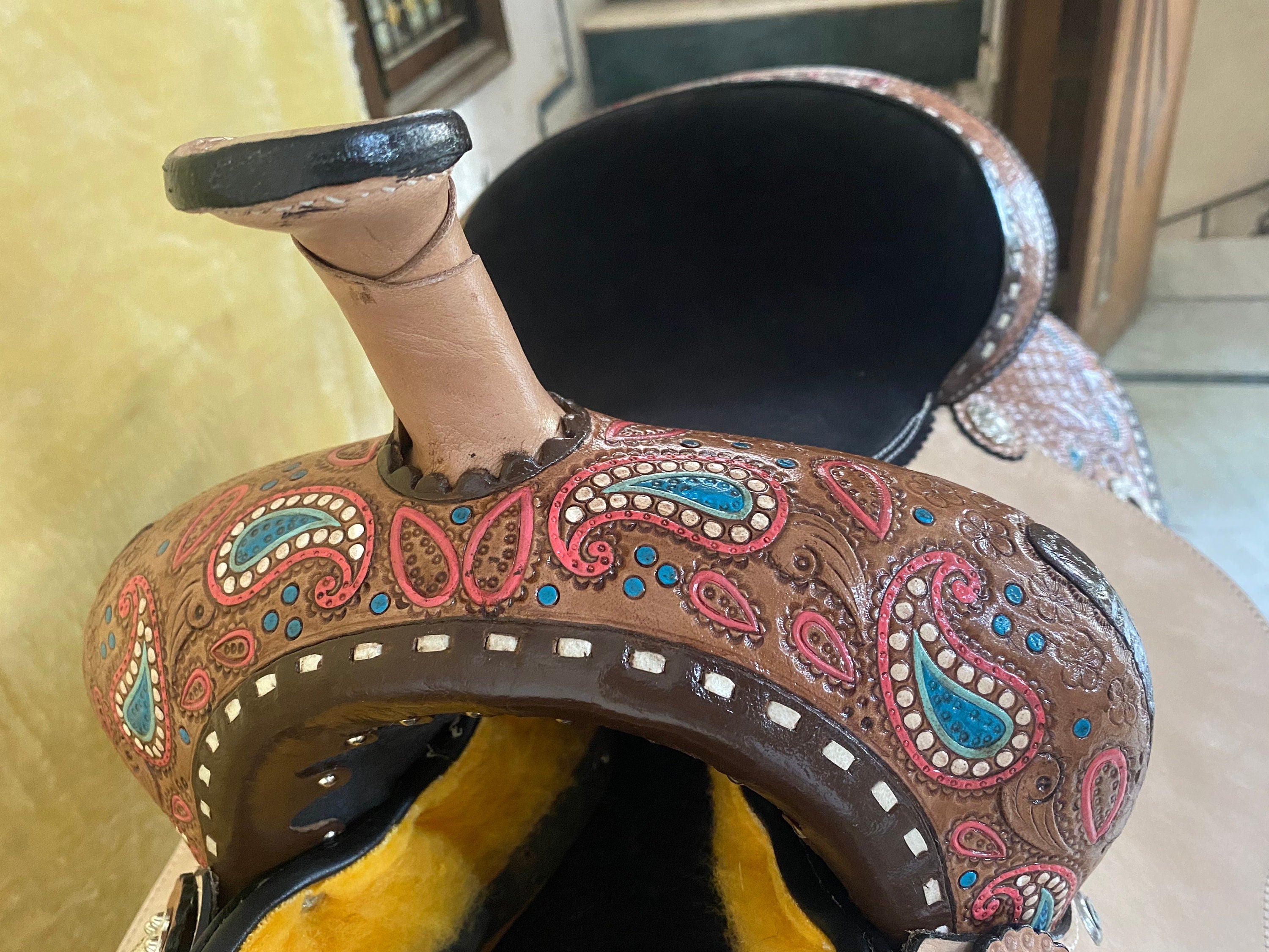 MOUSM Western Barrel Saddle - Genuine Leather Saddle Hand-Carved Paisley and Flower Design, Built On a Rawhide Covered Fiber Tree, Seat Sizes: 14"-17" Inches