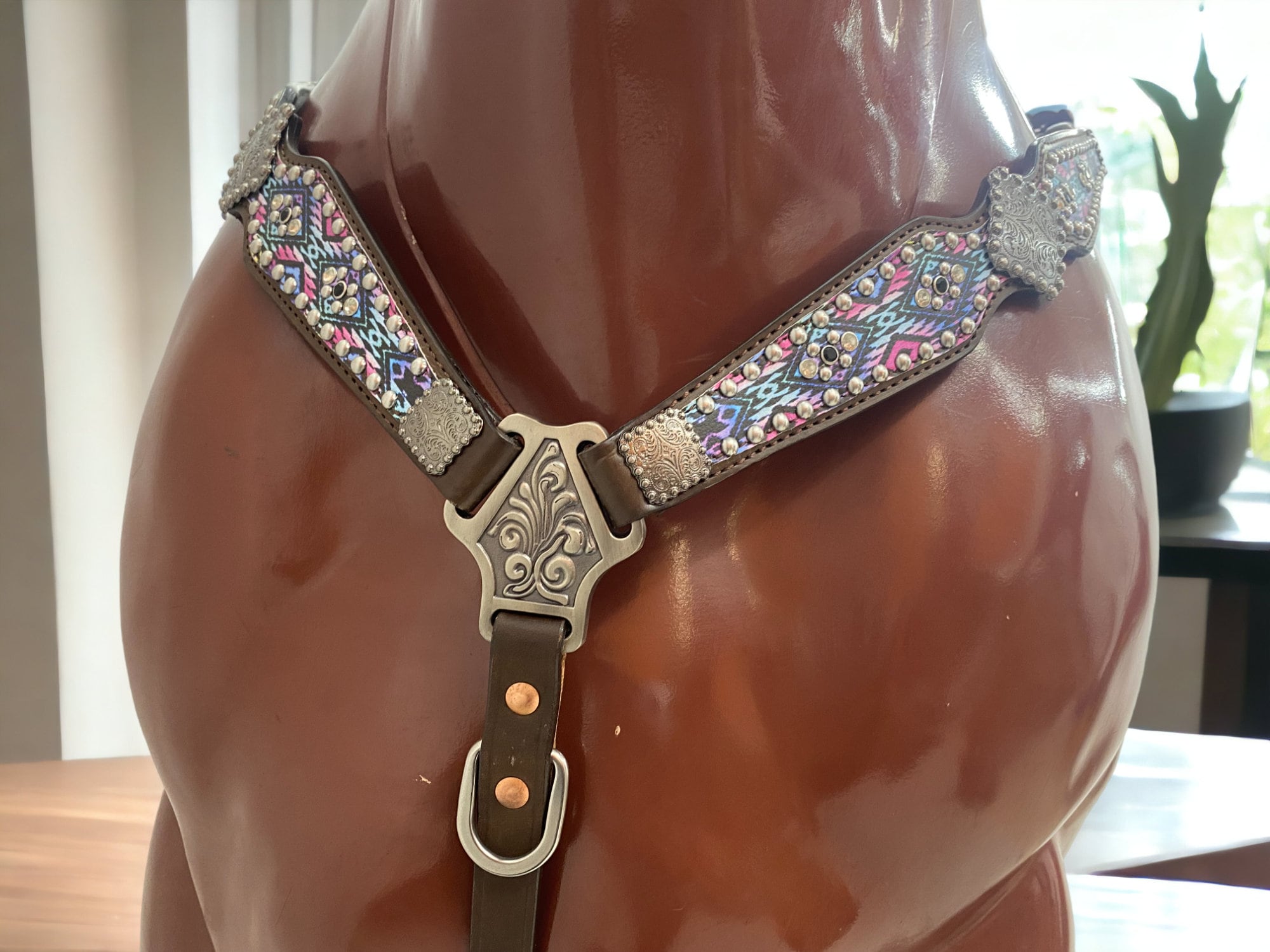 MOUSM Argentina Cow Leather Headstall and Breast Collar Set – Western Horse Tack with Rainbow Aztec Print With Decorative Conchos