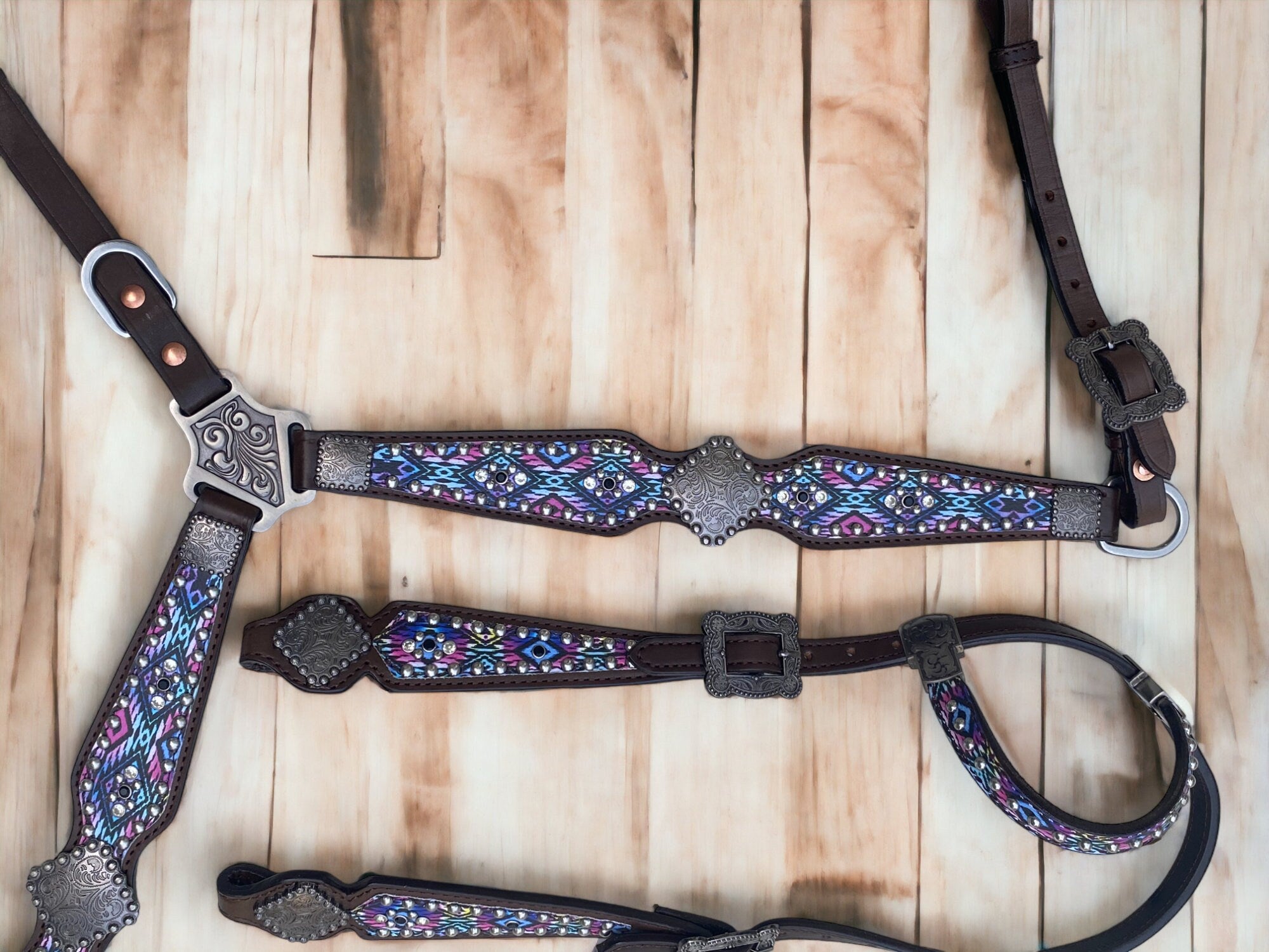 MOUSM Argentina Cow Leather Headstall and Breast Collar Set – Western Horse Tack with Rainbow Aztec Print With Decorative Conchos