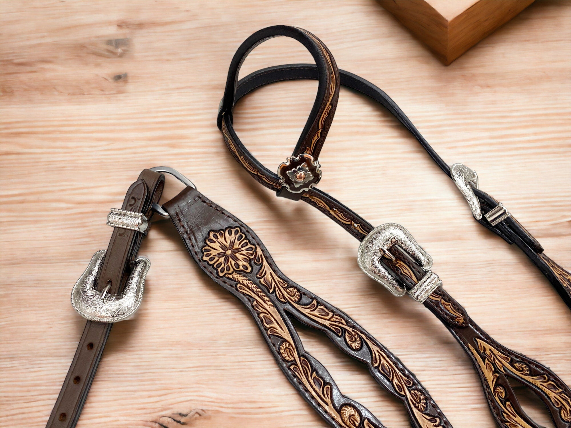 MOUSM Western Headstall & Breast Collar Set – Made from Argentina Cow Leather, Western Horse Tack Set Decorated Hand-Tooled & Painted Floral Design, Flower Conchos