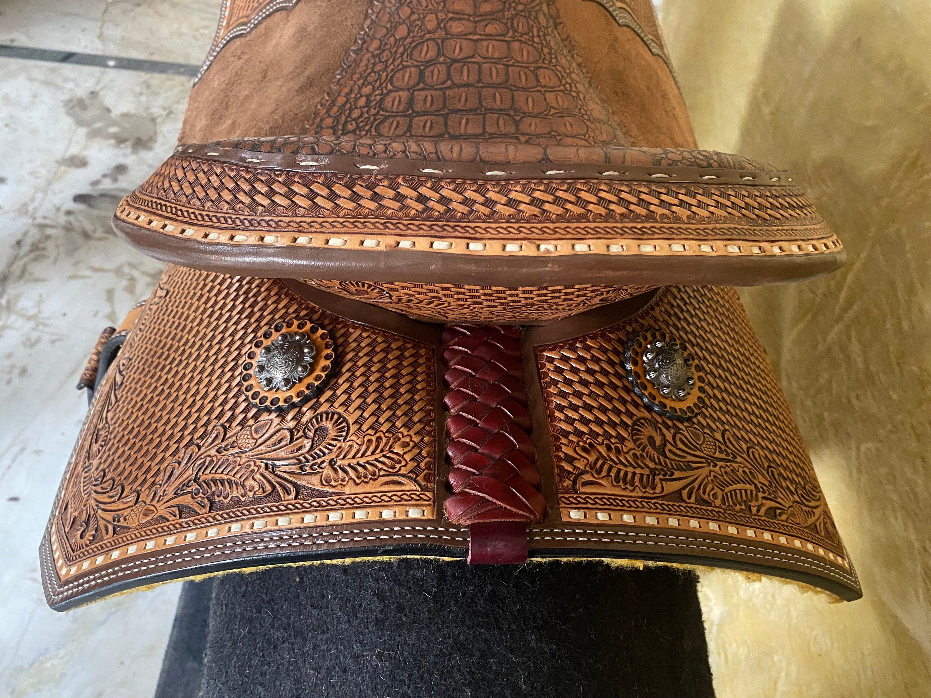 MOUSM Western Barrel Racing Saddle - Premium Argentina Leather Saddle Handcrafted with Basket Tooling and Carved Floral Design, Seat Size: 14"-17" Inches