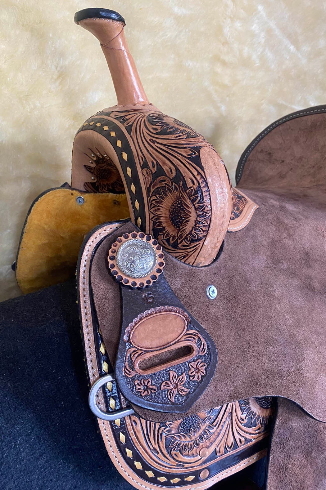 MOUSM Western Saddle – Made From Genuine Argentina Leather With Hand-Tooled Floral Design, Built On a Rawhide-Covered Fiber Tree, Seat Size: 14"–17"