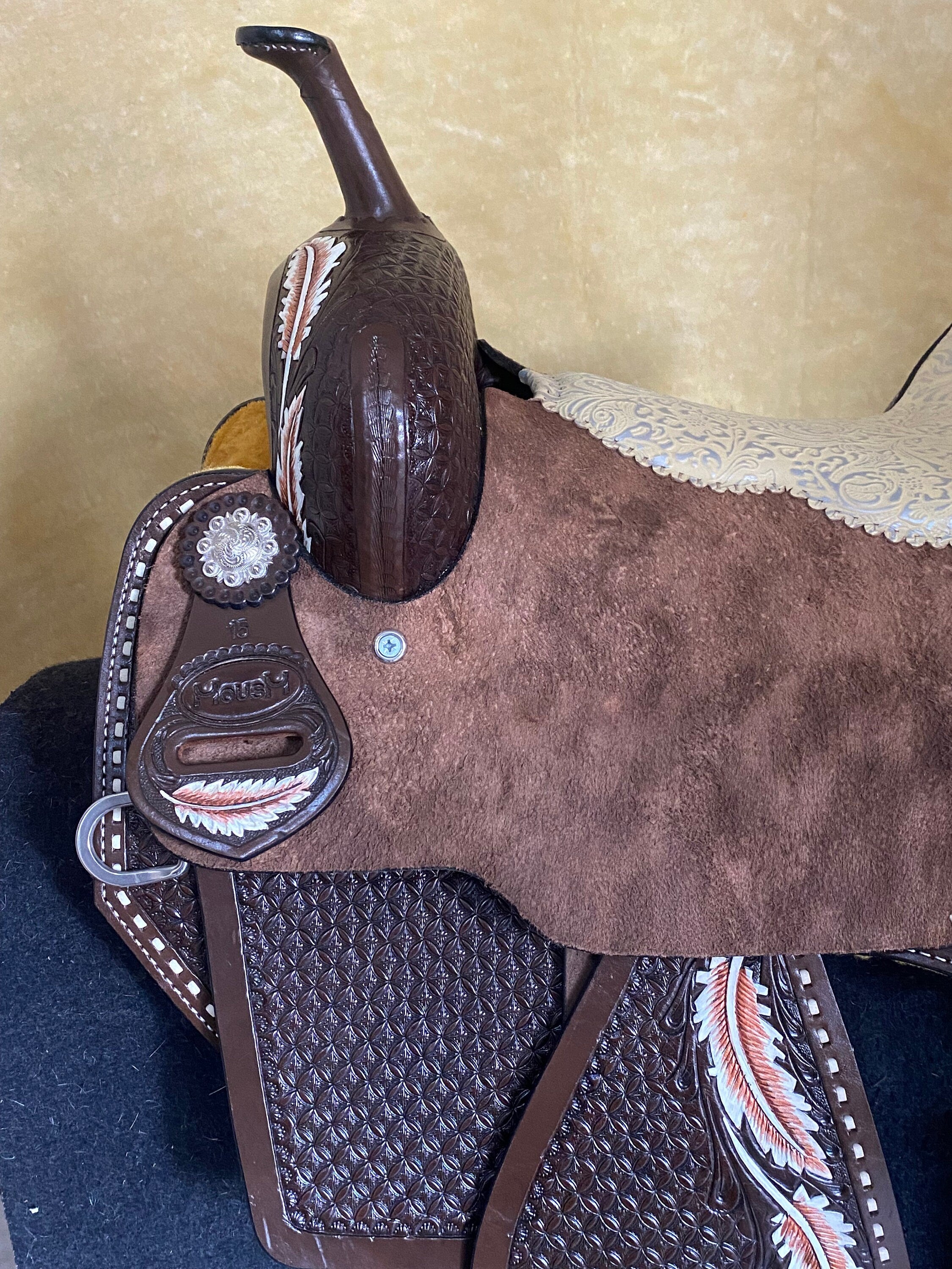 MOUSM Western Barrel Racing Saddle - Handcrafted with Colorful Feather Carving, Argentina Cow Leather Saddle Built On a Rawhide-Covered Fiber Tree, Seat Size: 14"–17" Inches