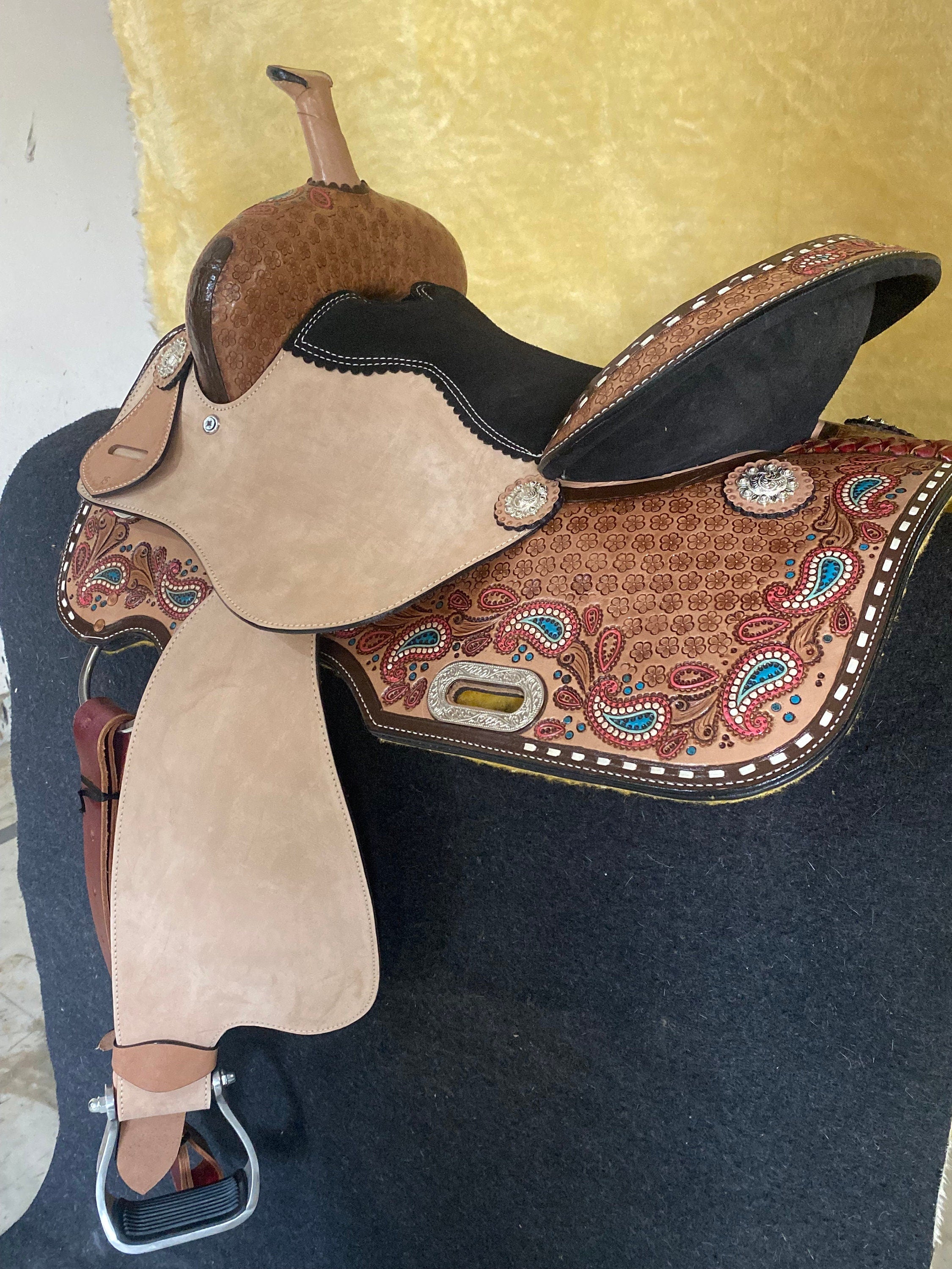 MOUSM Western Barrel Saddle - Genuine Leather Saddle Hand-Carved Paisley and Flower Design, Built On a Rawhide Covered Fiber Tree, Seat Sizes: 14"-17" Inches