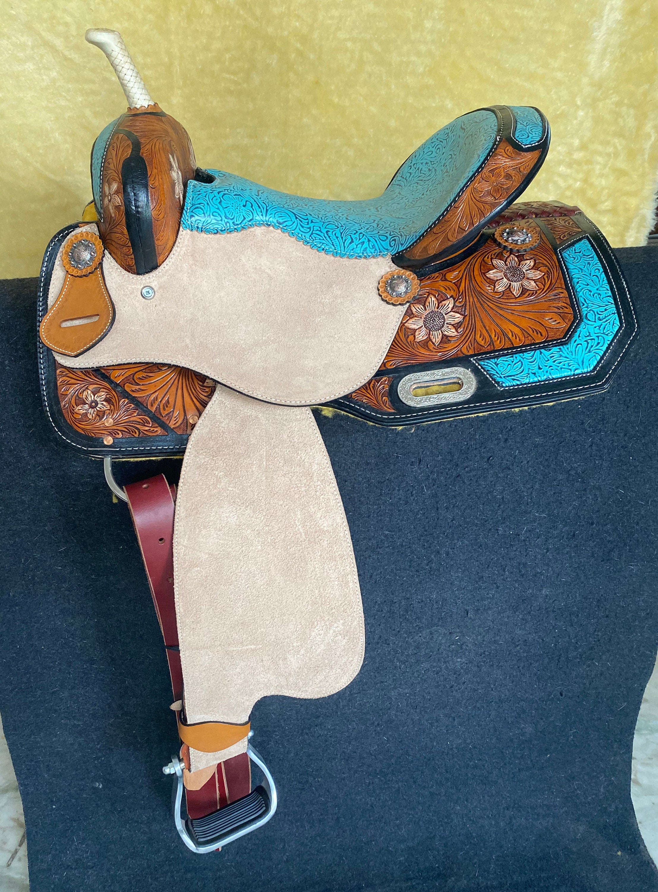 MOUSM Western Horse Saddle - Built on a Rawhide Covered Fiber Tree, Genuine Leather Barrel Saddle with Hand-Tooled Flower Design and Fancy Concho, Seat Size: 14"-17" Inches