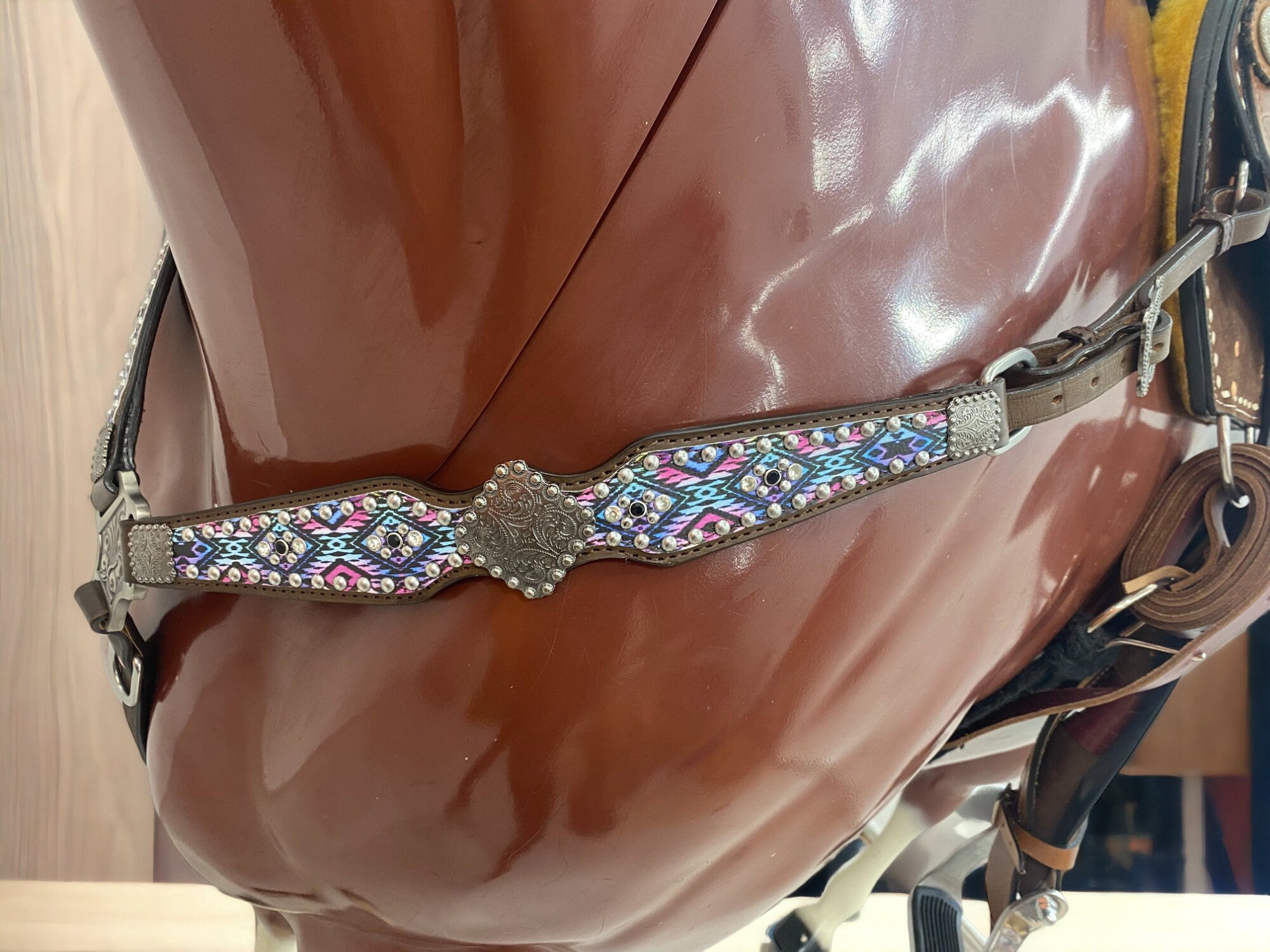 MOUSM Argentina Cow Leather Headstall and Breast Collar Set – Western Horse Tack with Rainbow Aztec Print With Decorative Conchos