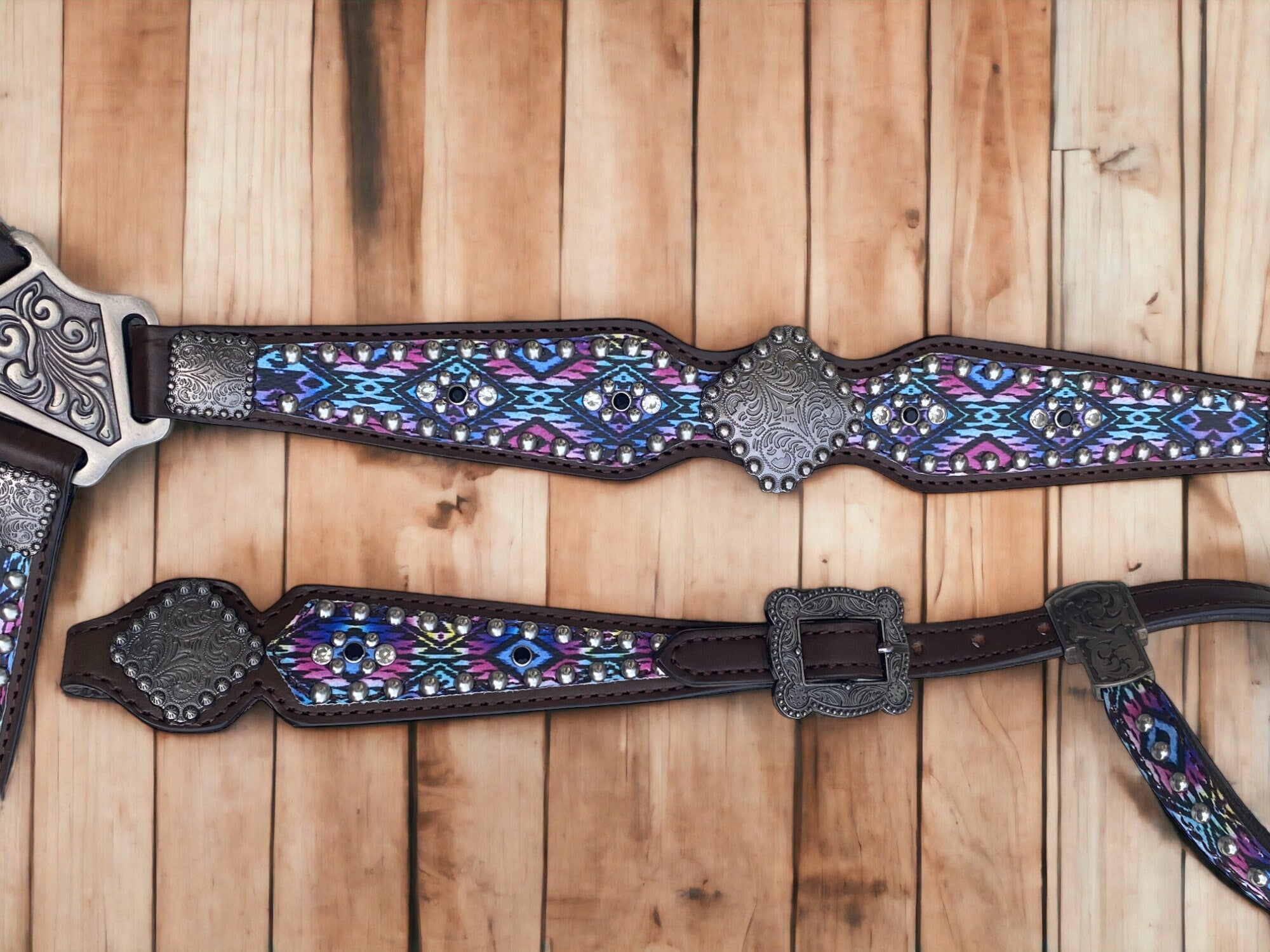 MOUSM Argentina Cow Leather Headstall and Breast Collar Set – Western Horse Tack with Rainbow Aztec Print With Decorative Conchos