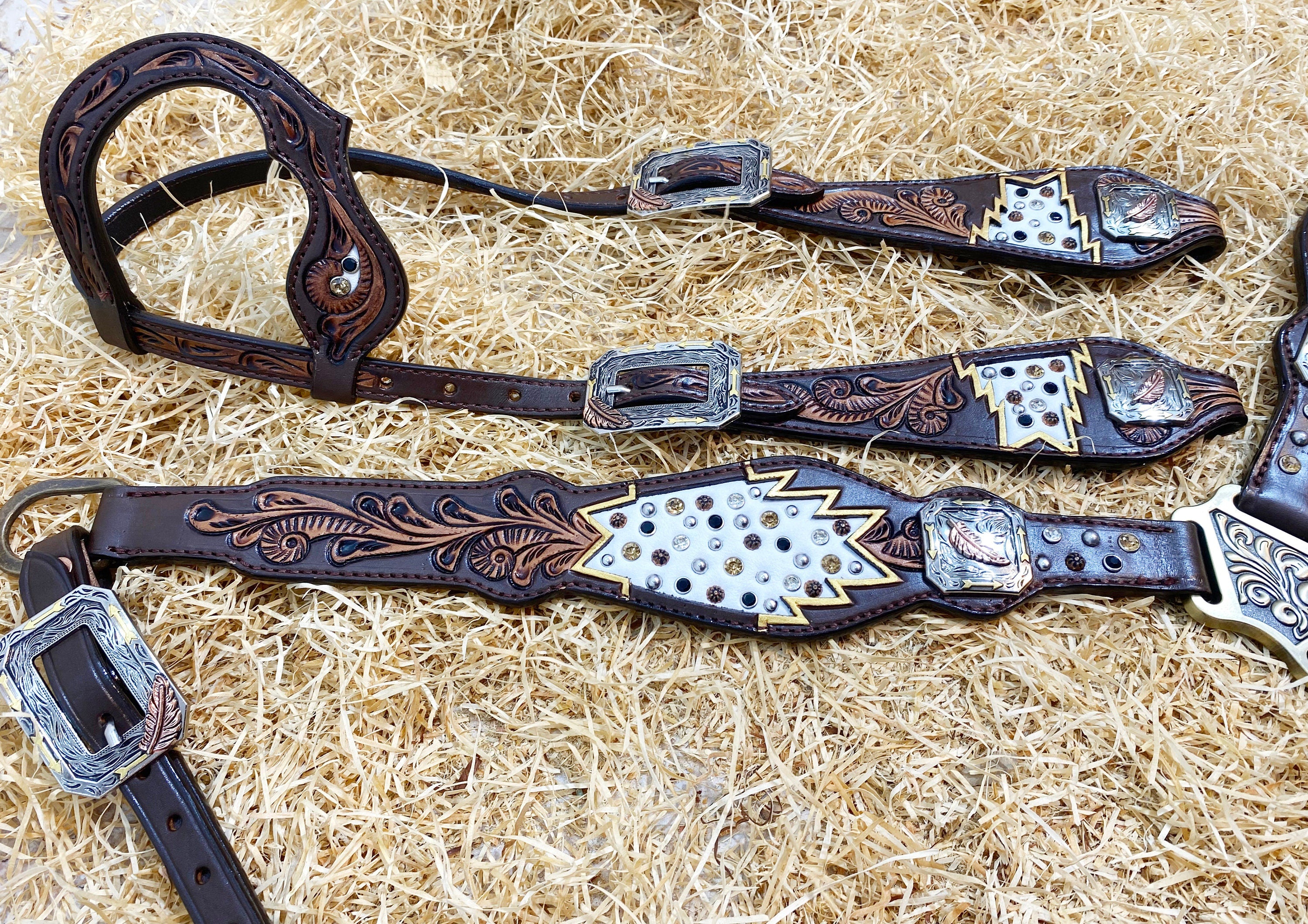 MOUSM Western Horse Headstall Breast Collar Set With Beautiful Hand-Tooled Floral Carving, Topaz Clear and Black Rhinestones