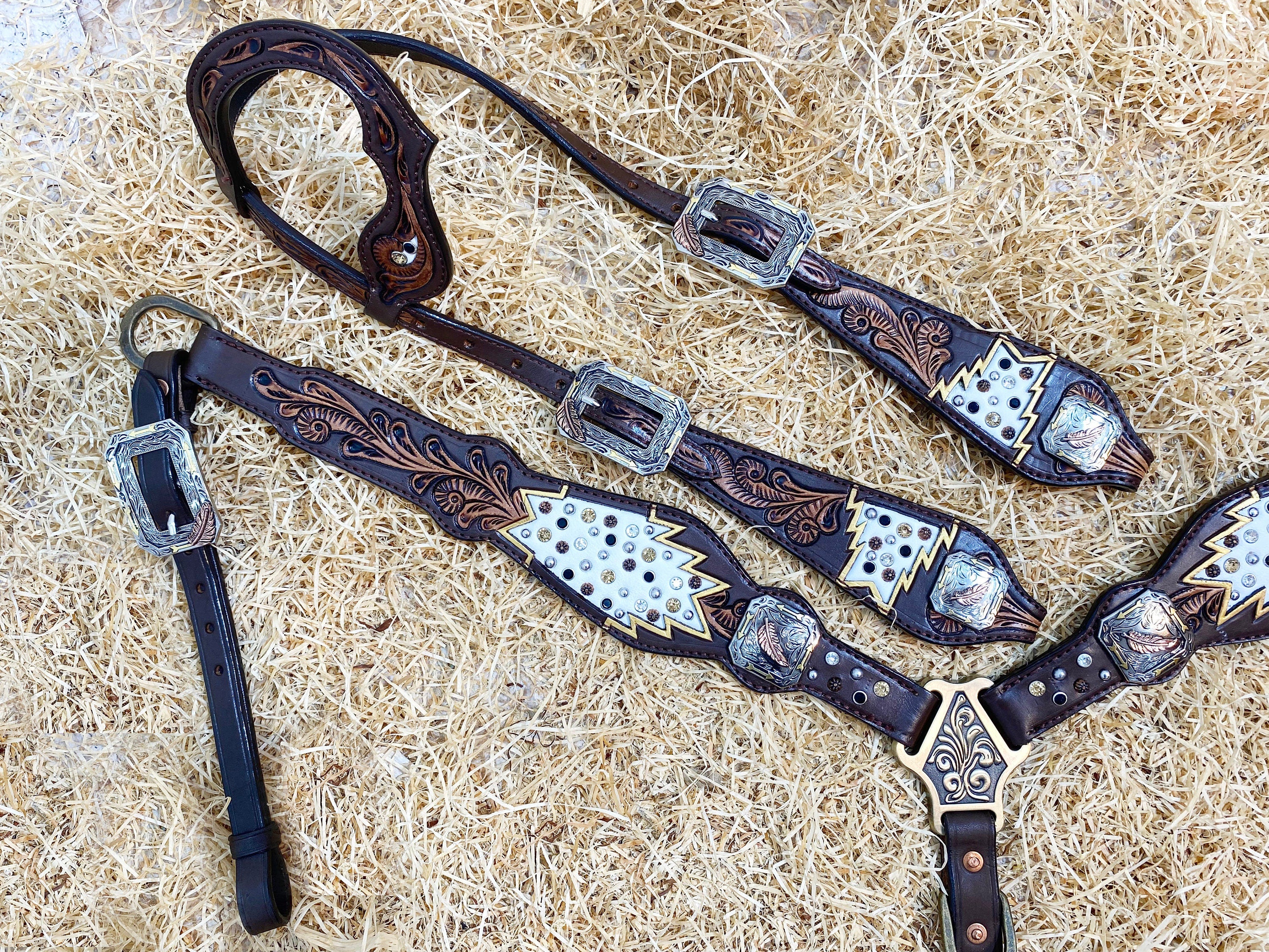 MOUSM Western Horse Headstall Breast Collar Set With Beautiful Hand-Tooled Floral Carving, Topaz Clear and Black Rhinestones