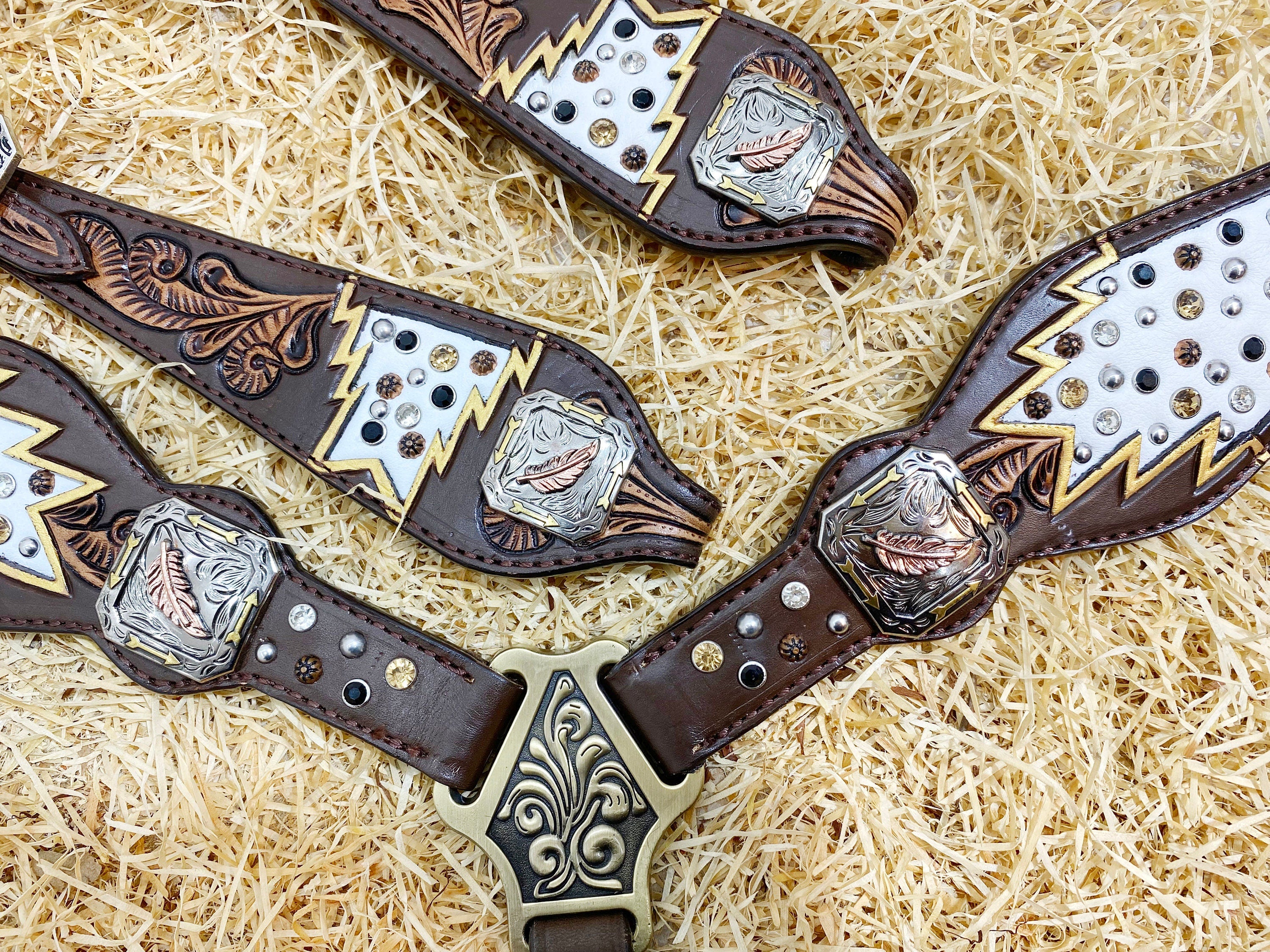 MOUSM Western Horse Headstall Breast Collar Set With Beautiful Hand-Tooled Floral Carving, Topaz Clear and Black Rhinestones
