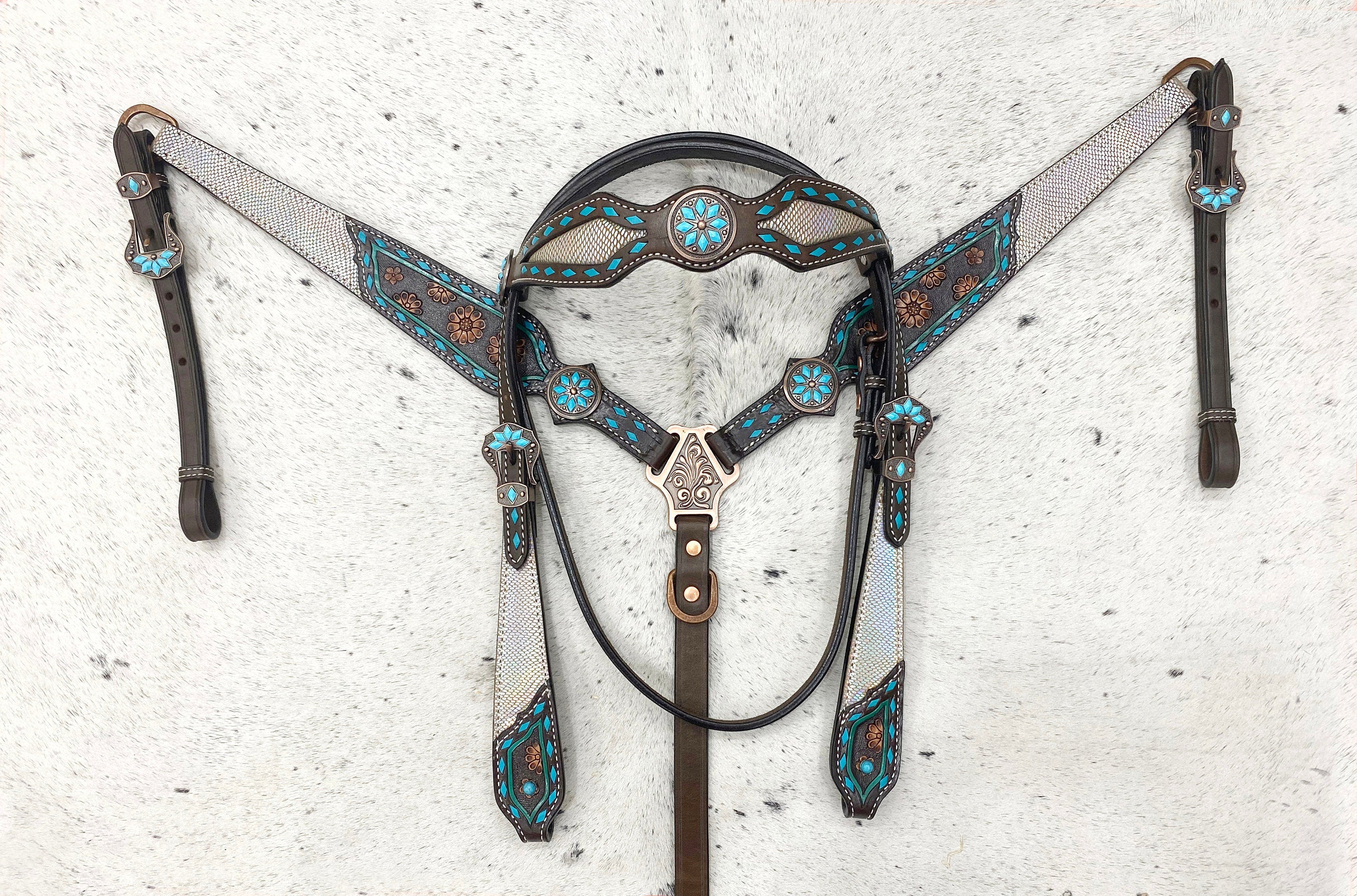 MOUSM Argentina Cow Leather Western Horse Tack Set – Browband Headstall & Breast Collar, Bronc Halter, Wither & Spur Straps with Holographic Snake Print & Hand-Carved Floral Design