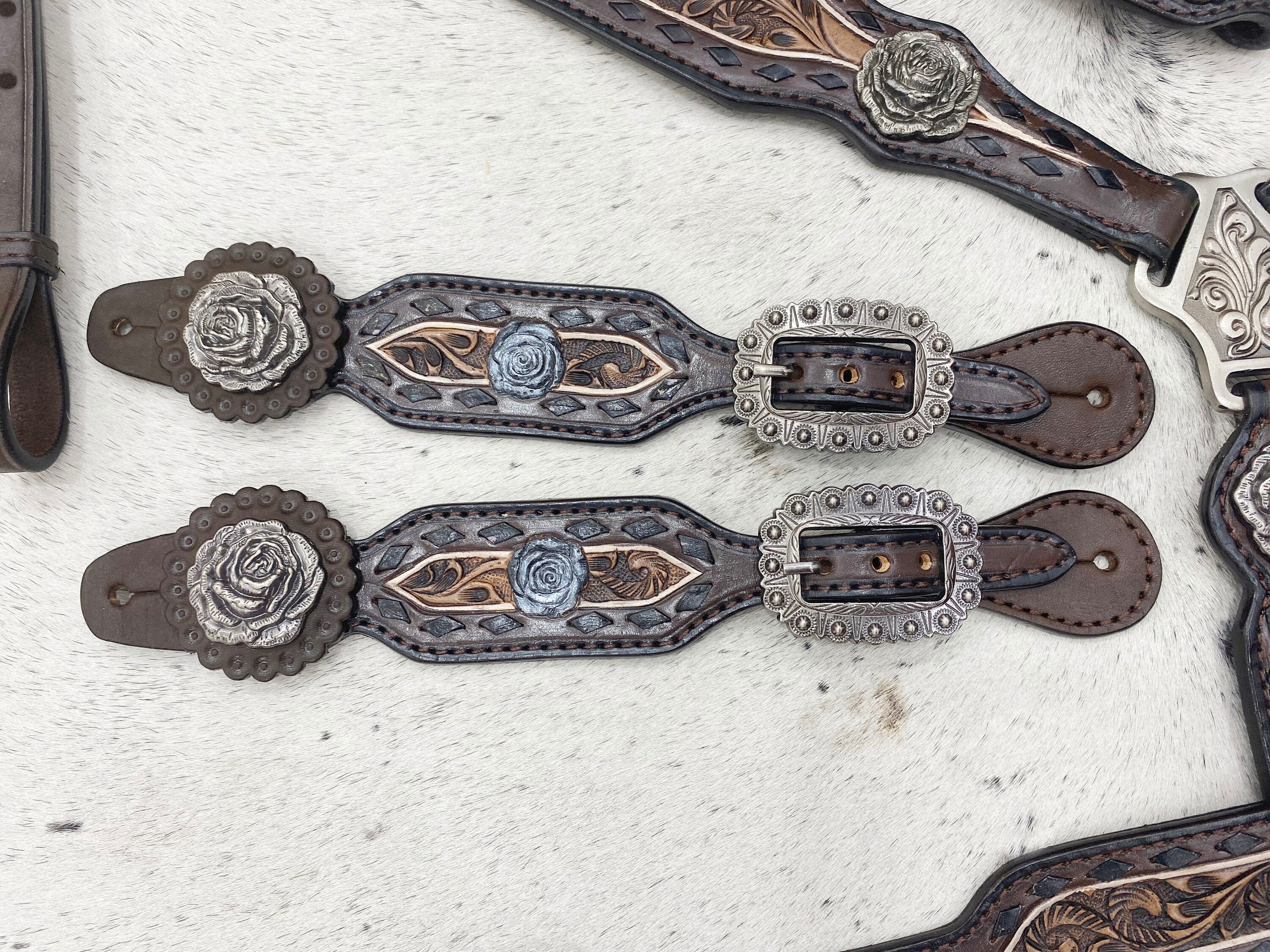 MOUSM Argentina Cow Leather Western Horse Tack Set – Browband Headstall & Breast Collar, Bronc Halter, Wither & Spur Straps, Decorated with Black Buck Stitching, Rose Hardware & Hand-Carved Detailing