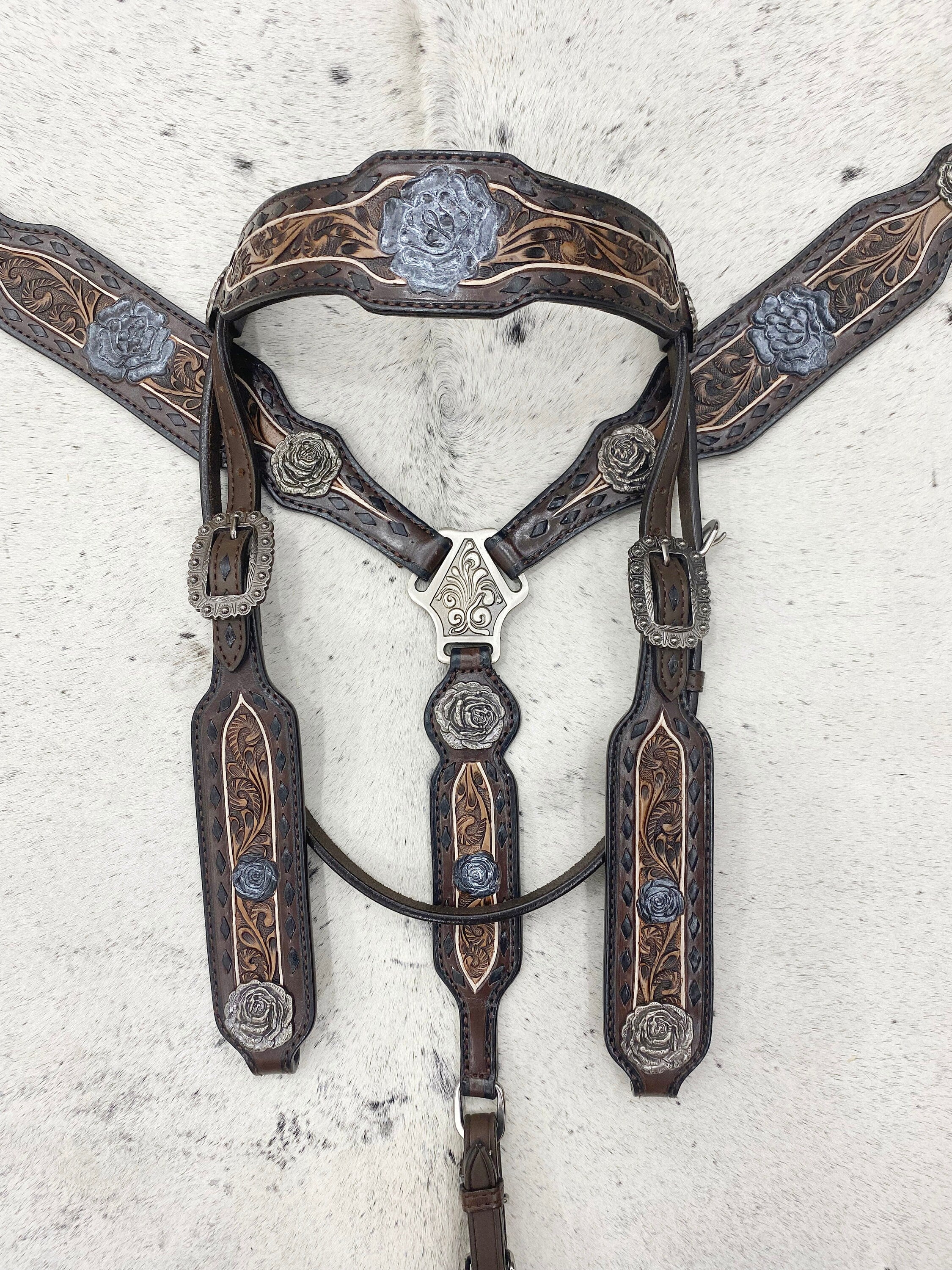 MOUSM Argentina Cow Leather Western Horse Tack Set – Browband Headstall & Breast Collar, Bronc Halter, Wither & Spur Straps, Decorated with Black Buck Stitching, Rose Hardware & Hand-Carved Detailing