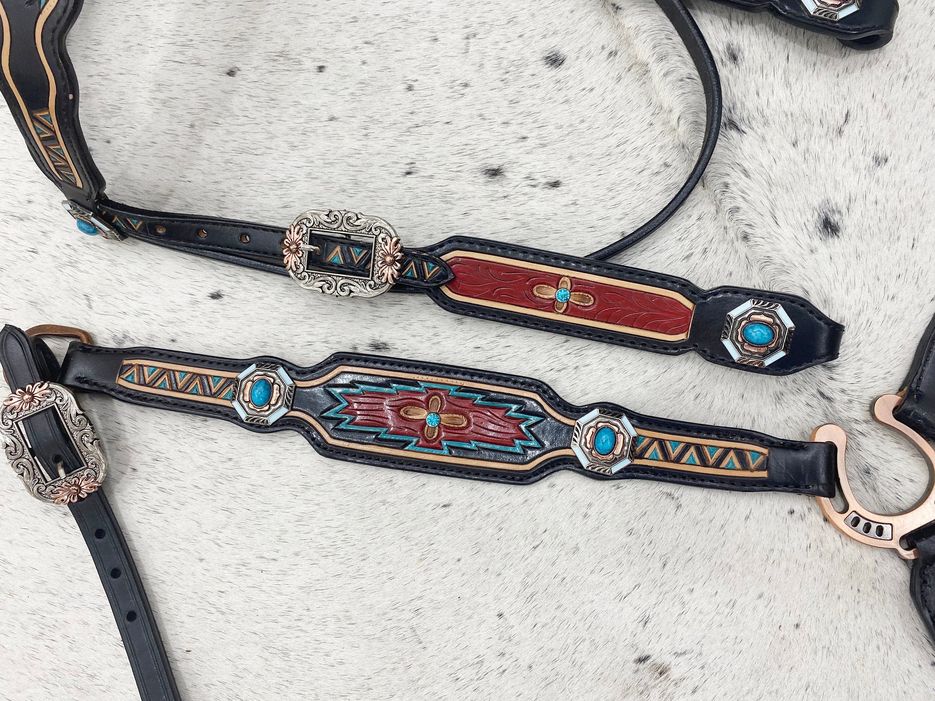 MOUSM Argentina Cow Leather Western Horse Tack Set – Browband Headstall & Breast Collar, Bronc Halter, Wither & Spur Straps, Decorated with Hand-Tooled Carving, Multicolor Conchos & Antique Copper Hardware