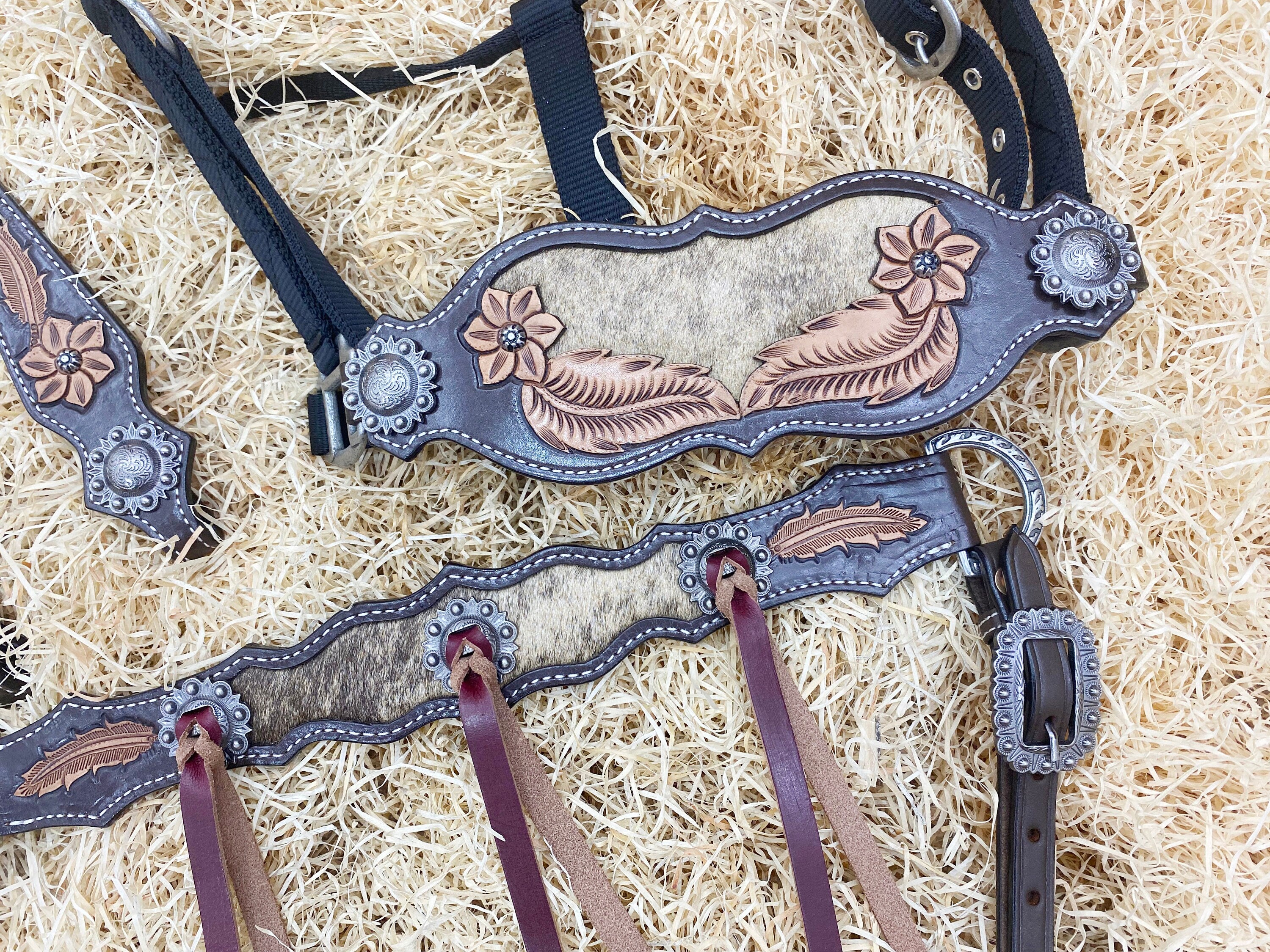 MOUSM Argentina Cow Leather Western Horse Tack Set with Floral Tooling – Headstall, Breast Collar, Bronc Halter, Wither Strap & Spur Straps – Handcrafted Cowhide with Feather Carving & Silver Buckles