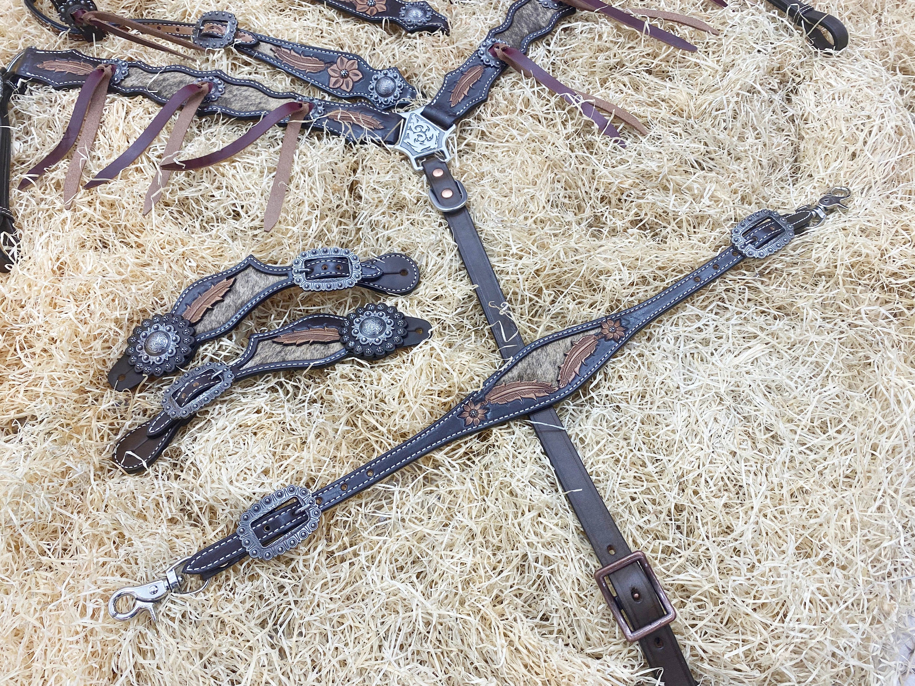 MOUSM Argentina Cow Leather Western Horse Tack Set with Floral Tooling – Headstall, Breast Collar, Bronc Halter, Wither Strap & Spur Straps – Handcrafted Cowhide with Feather Carving & Silver Buckles