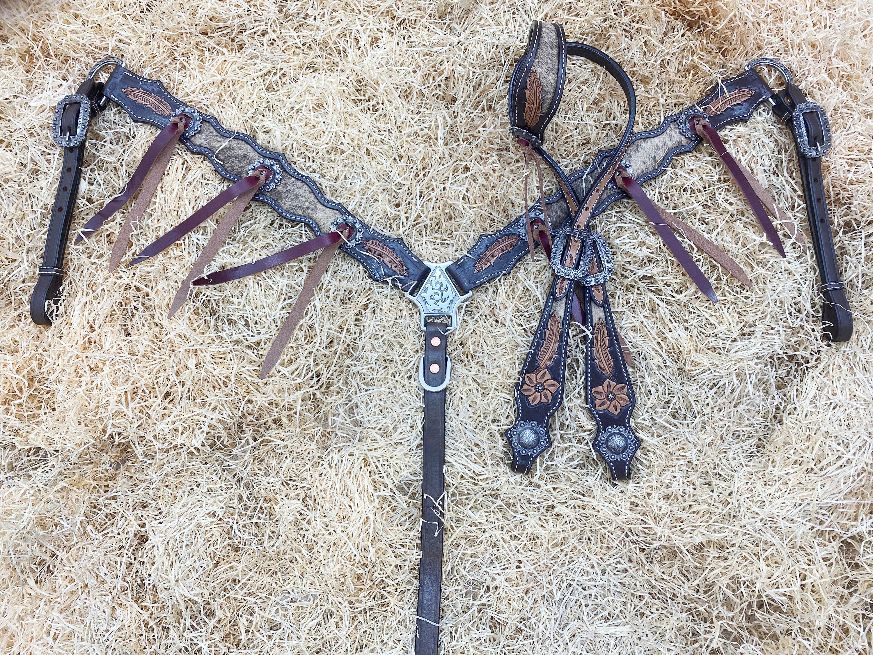 MOUSM Argentina Cow Leather Western Horse Tack Set with Floral Tooling – Headstall, Breast Collar, Bronc Halter, Wither Strap & Spur Straps – Handcrafted Cowhide with Feather Carving & Silver Buckles