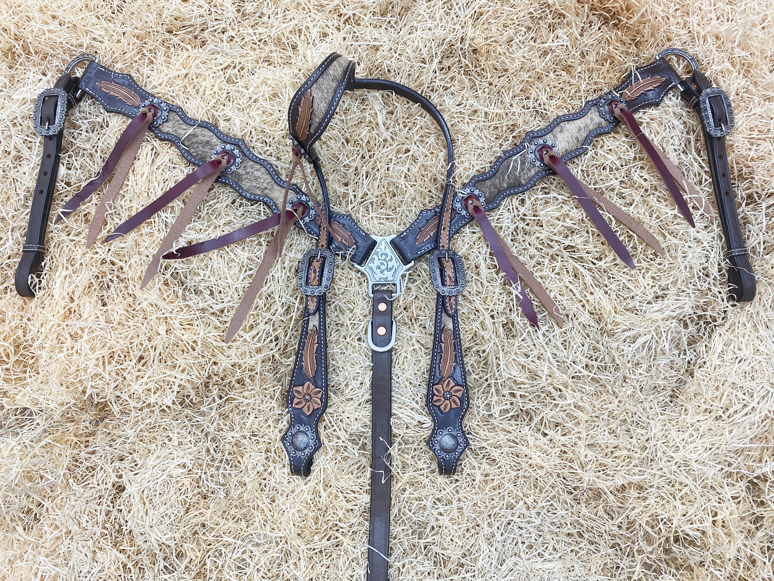 MOUSM Argentina Cow Leather Western Horse Tack Set with Floral Tooling – Headstall, Breast Collar, Bronc Halter, Wither Strap & Spur Straps – Handcrafted Cowhide with Feather Carving & Silver Buckles