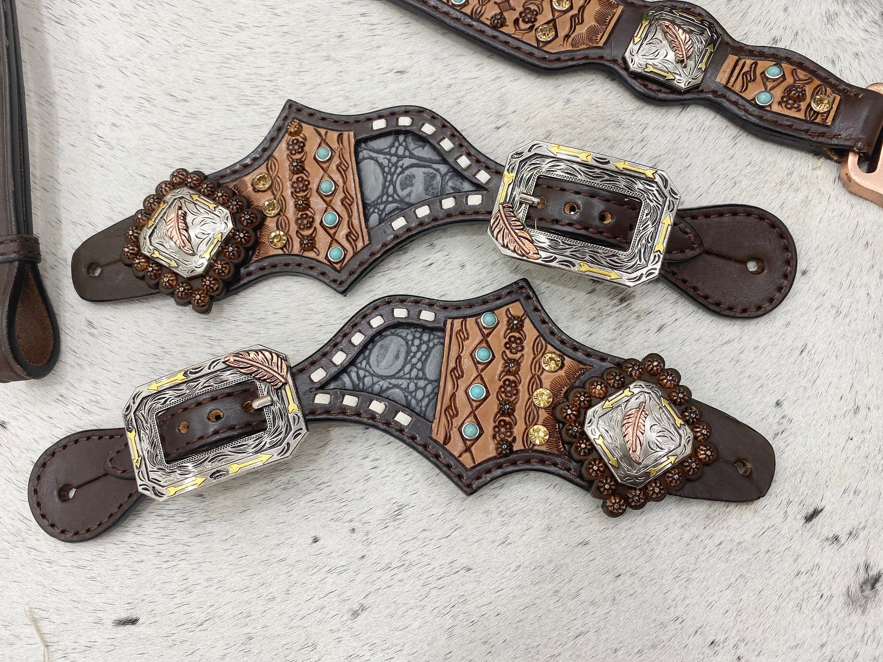 MOUSM Argentina Cow Leather Western Horse Tack Collection – Western Bridles and Headstalls Decorated with Geometrical Tooling, Rawhide Braiding & Grey Alligator Print