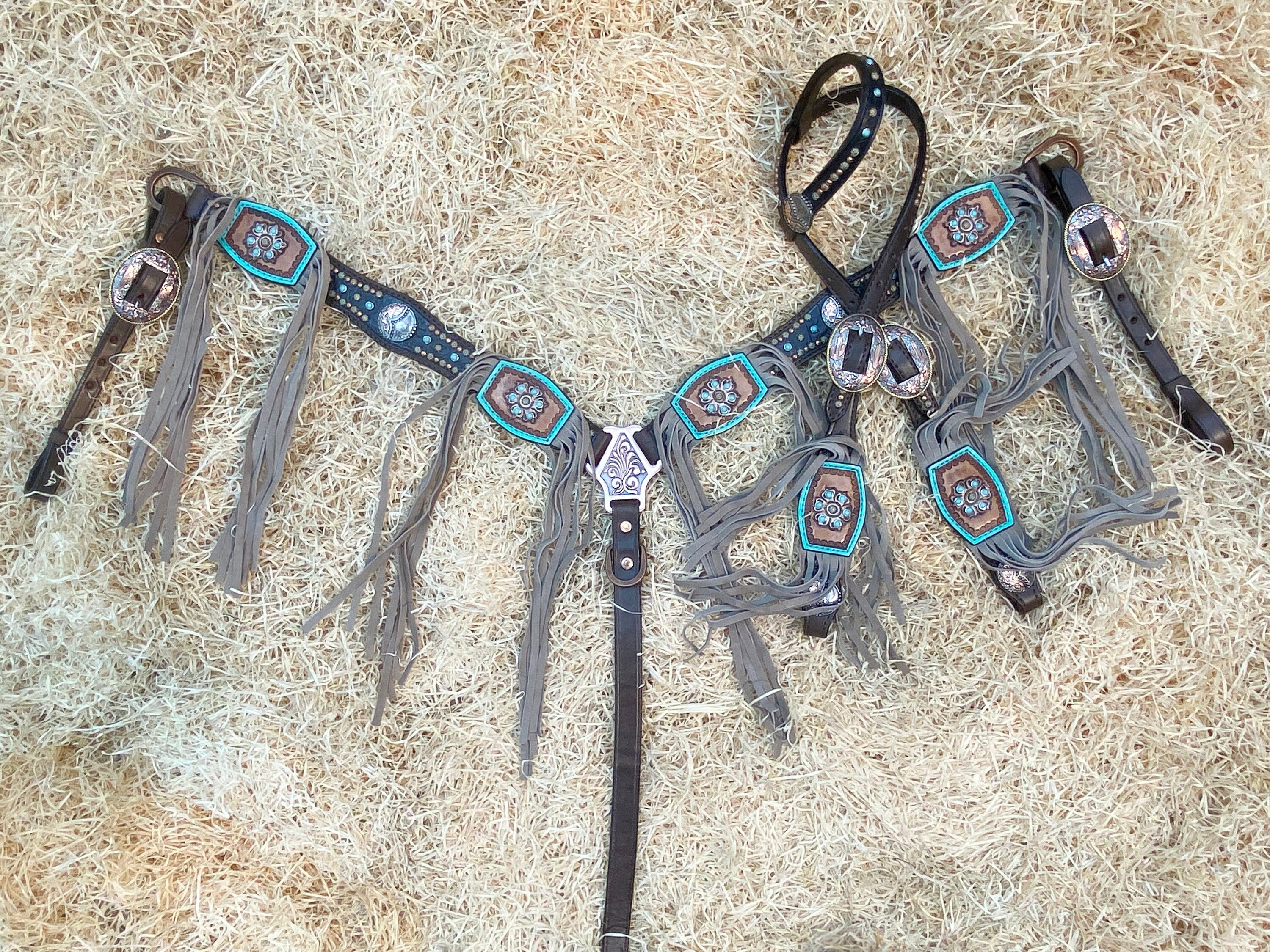 MOUSM Western Headstall & Breast Collar Set – Made with Argentina Cow Leather, Headstalls for Horses Decorated with Turquoise and Copper Studs, Carved Leather Patches with Beige Fringe