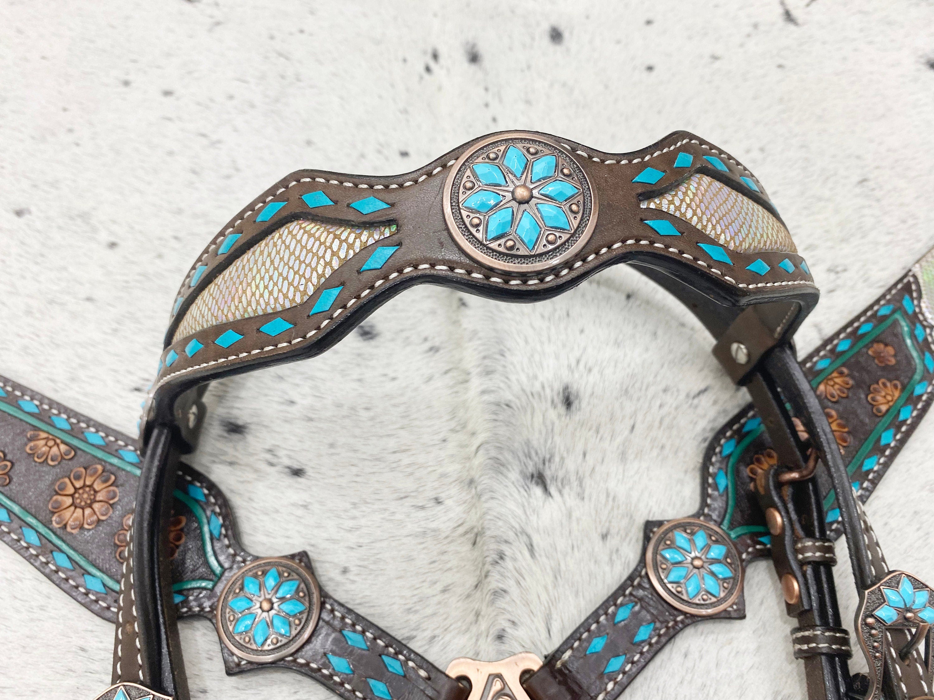 MOUSM Argentina Cow Leather Western Horse Tack Set – Browband Headstall & Breast Collar, Bronc Halter, Wither & Spur Straps with Holographic Snake Print & Hand-Carved Floral Design