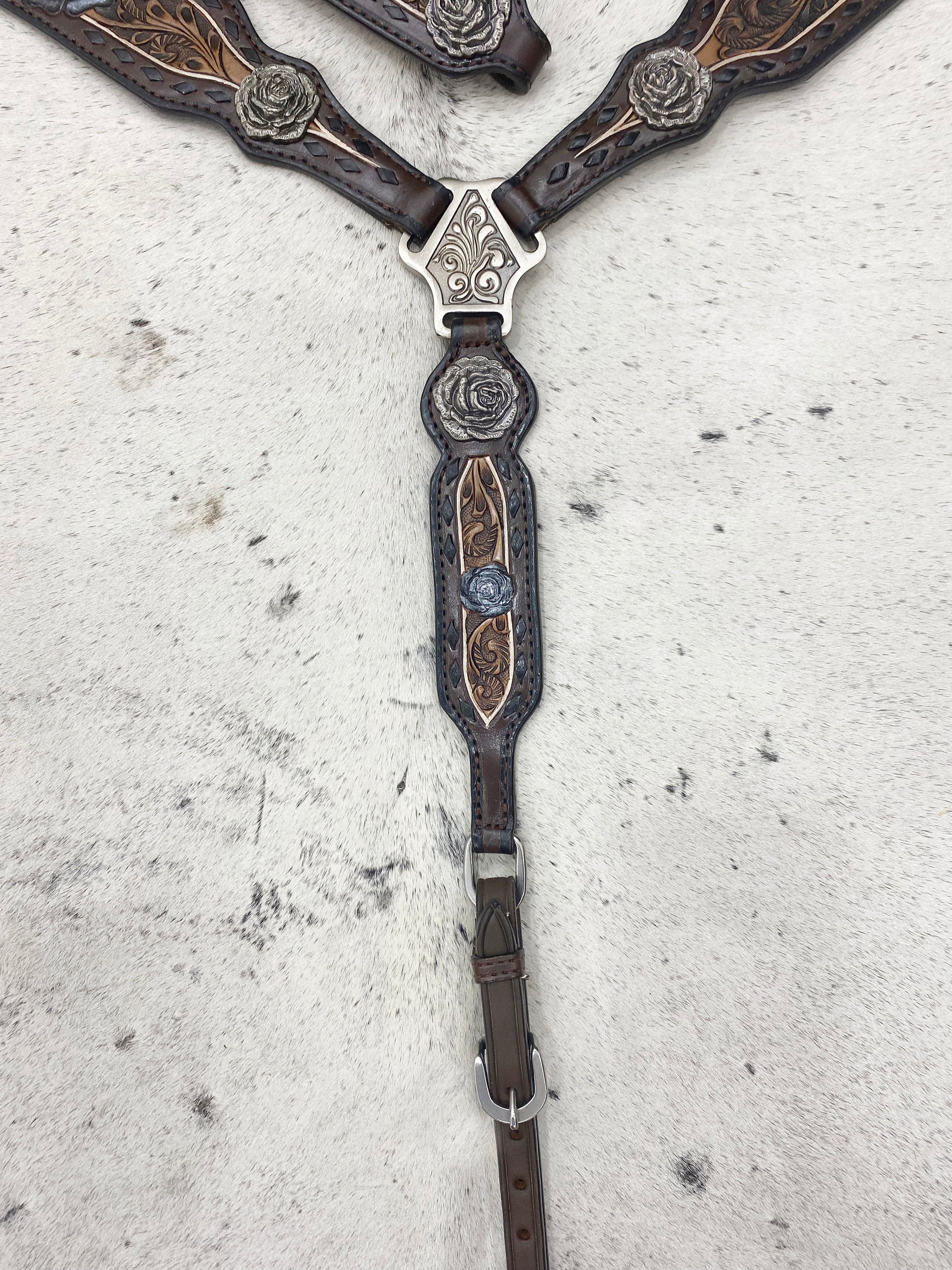 MOUSM Argentina Cow Leather Western Horse Tack Set – Browband Headstall & Breast Collar, Bronc Halter, Wither & Spur Straps, Decorated with Black Buck Stitching, Rose Hardware & Hand-Carved Detailing