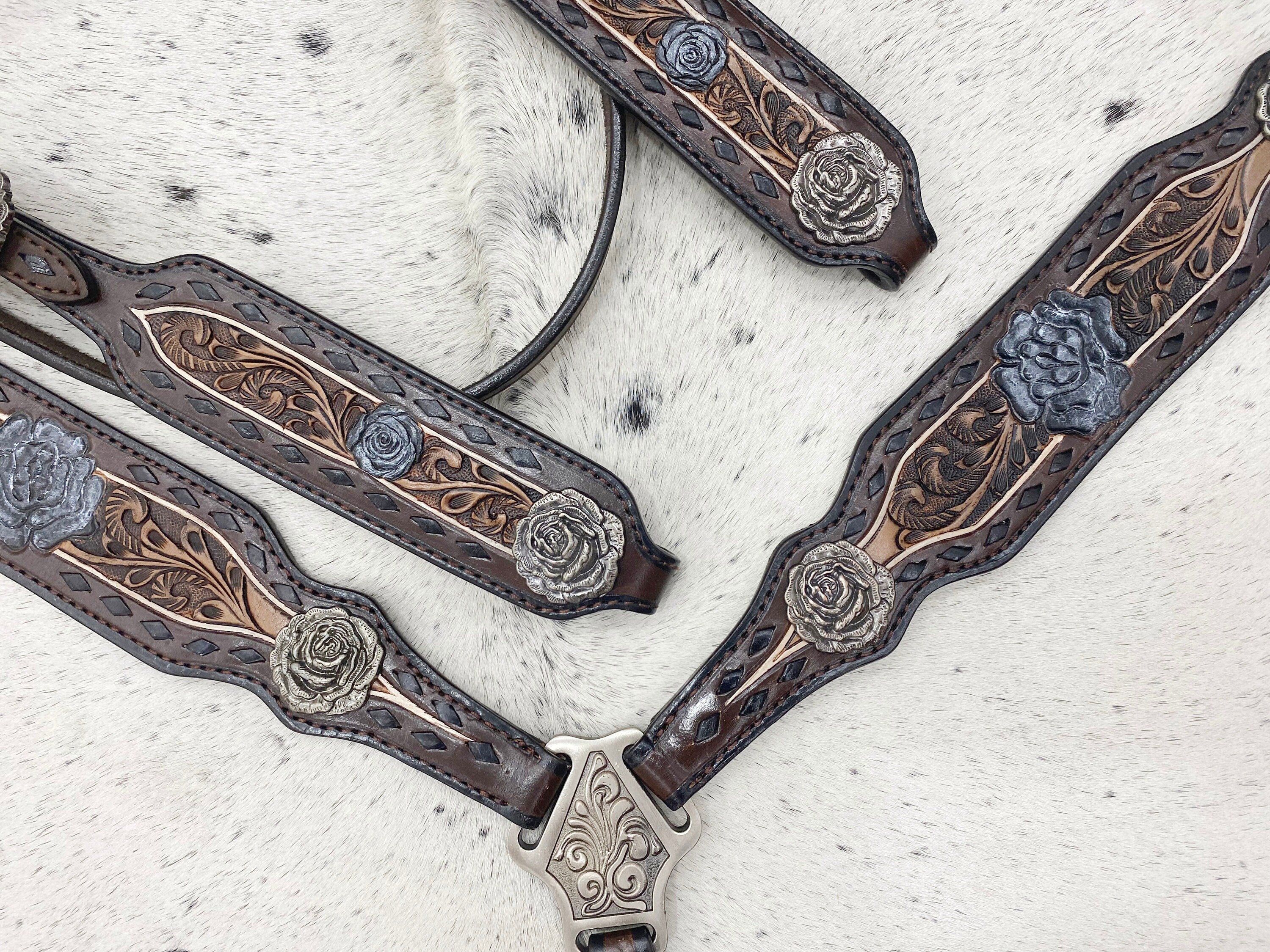 MOUSM Argentina Cow Leather Western Horse Tack Set – Browband Headstall & Breast Collar, Bronc Halter, Wither & Spur Straps, Decorated with Black Buck Stitching, Rose Hardware & Hand-Carved Detailing