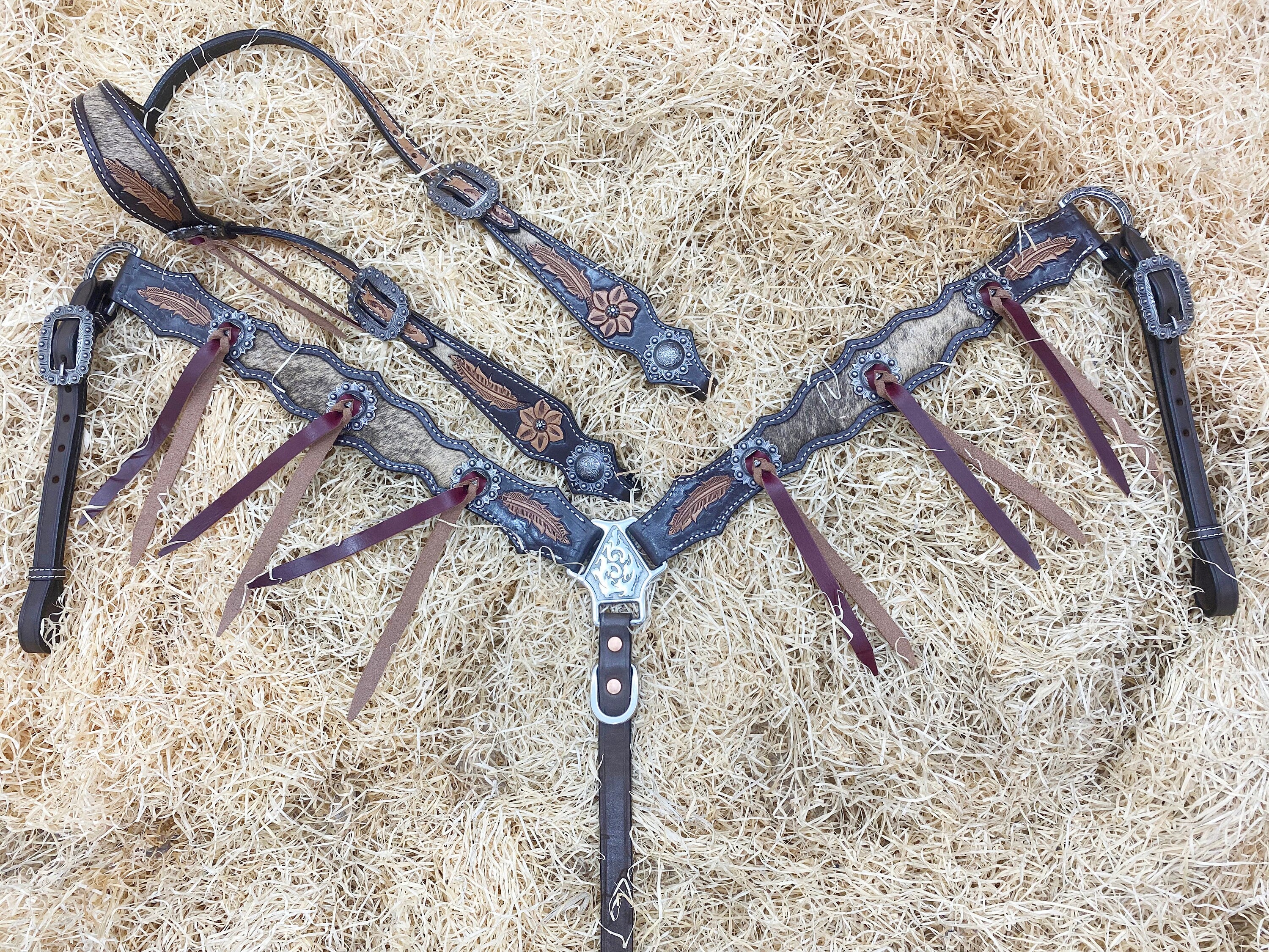 MOUSM Argentina Cow Leather Western Horse Tack Set with Floral Tooling – Headstall, Breast Collar, Bronc Halter, Wither Strap & Spur Straps – Handcrafted Cowhide with Feather Carving & Silver Buckles