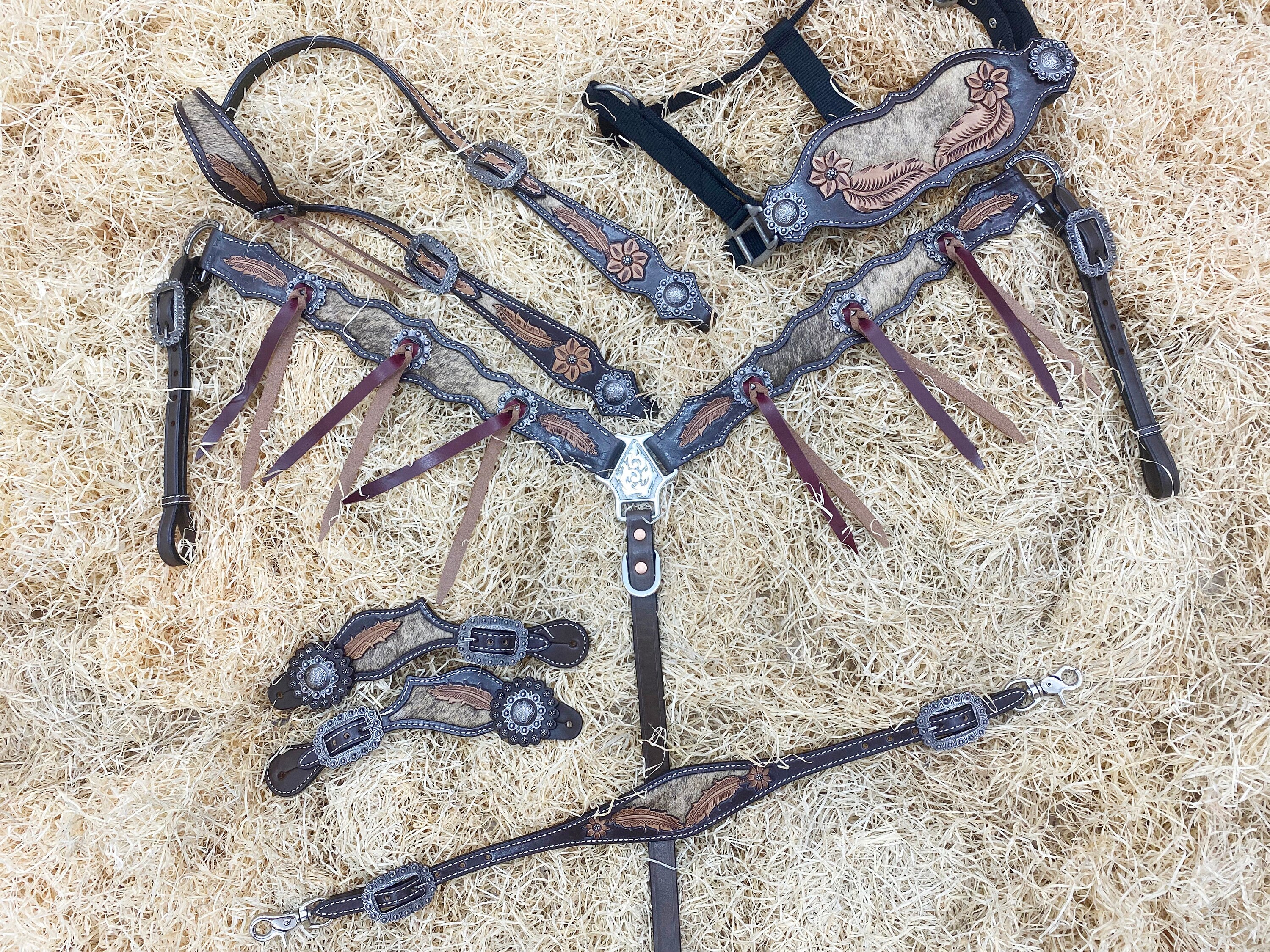 MOUSM Argentina Cow Leather Western Horse Tack Set with Floral Tooling – Headstall, Breast Collar, Bronc Halter, Wither Strap & Spur Straps – Handcrafted Cowhide with Feather Carving & Silver Buckles
