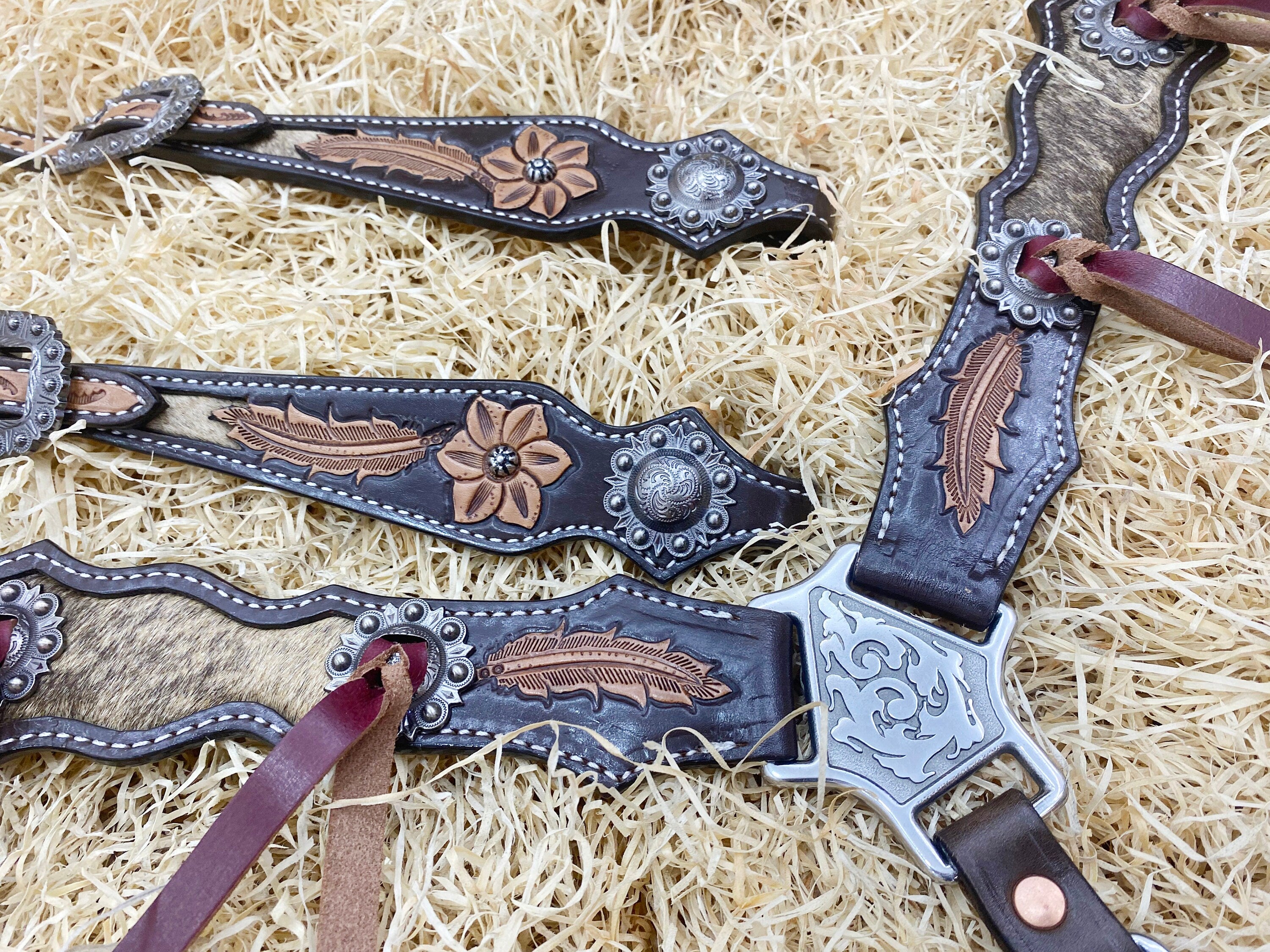 MOUSM Argentina Cow Leather Western Horse Tack Set with Floral Tooling – Headstall, Breast Collar, Bronc Halter, Wither Strap & Spur Straps – Handcrafted Cowhide with Feather Carving & Silver Buckles