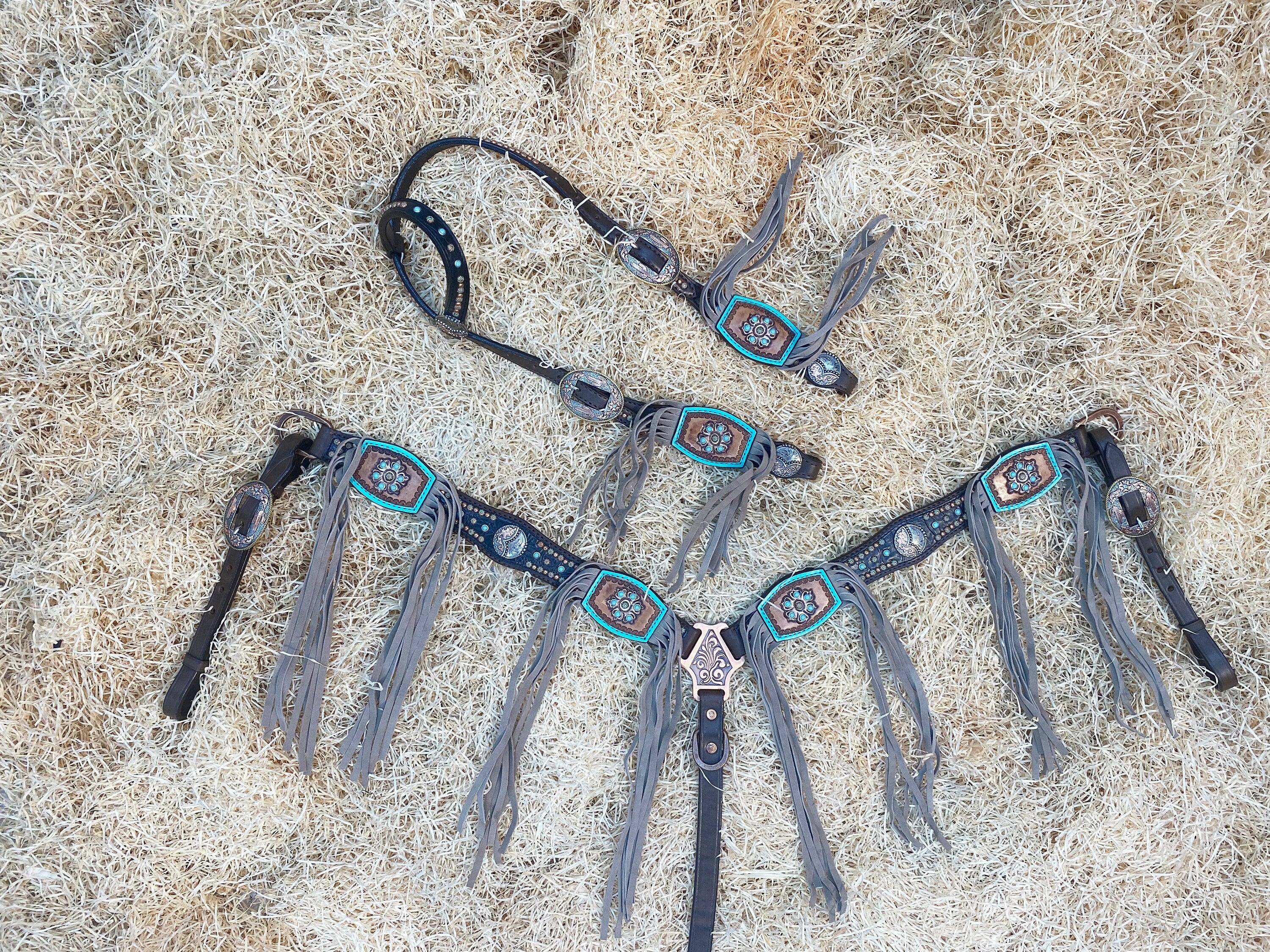 MOUSM Western Headstall & Breast Collar Set – Made with Argentina Cow Leather, Headstalls for Horses Decorated with Turquoise and Copper Studs, Carved Leather Patches with Beige Fringe
