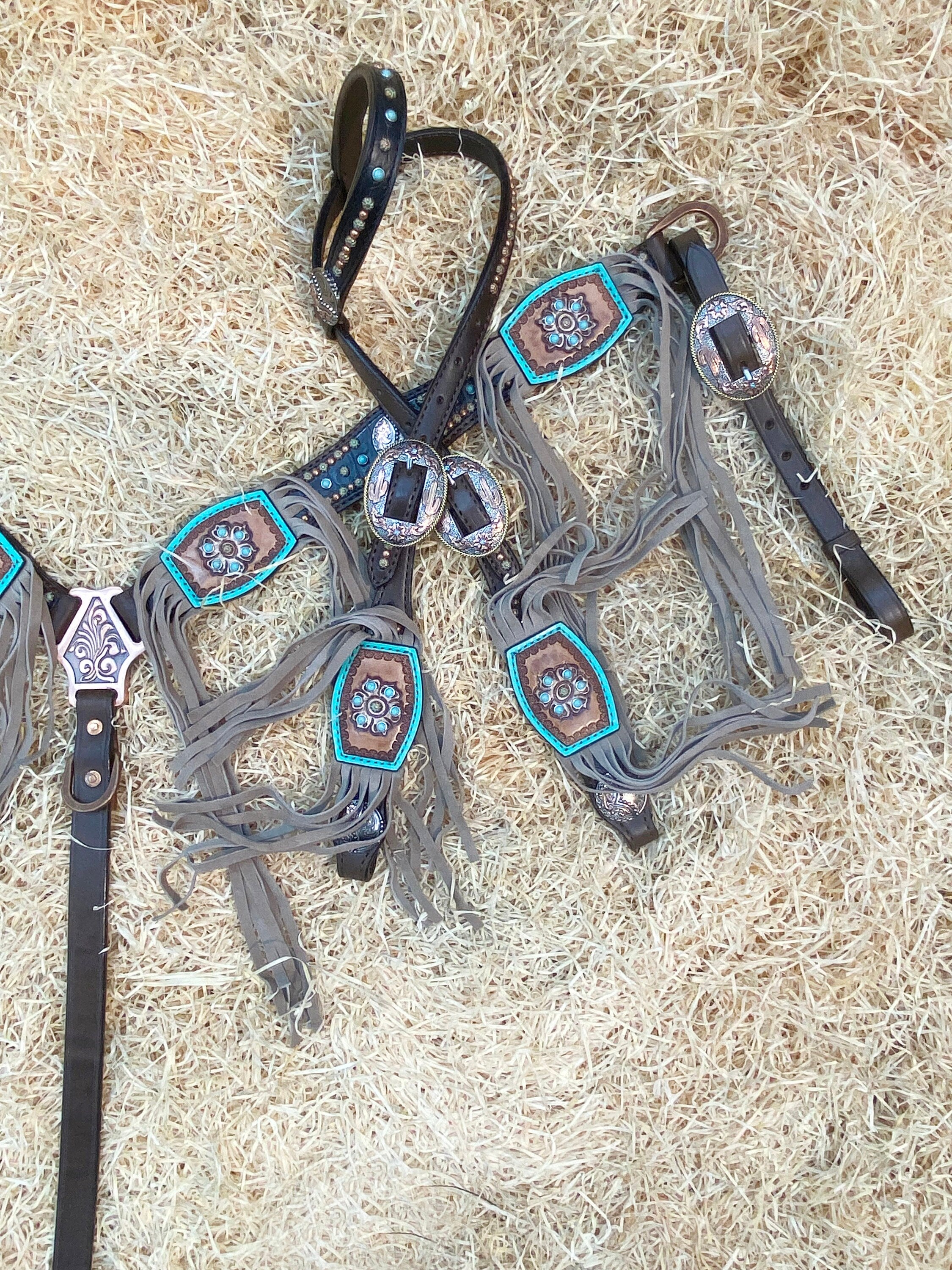 MOUSM Western Headstall & Breast Collar Set – Made with Argentina Cow Leather, Headstalls for Horses Decorated with Turquoise and Copper Studs, Carved Leather Patches with Beige Fringe